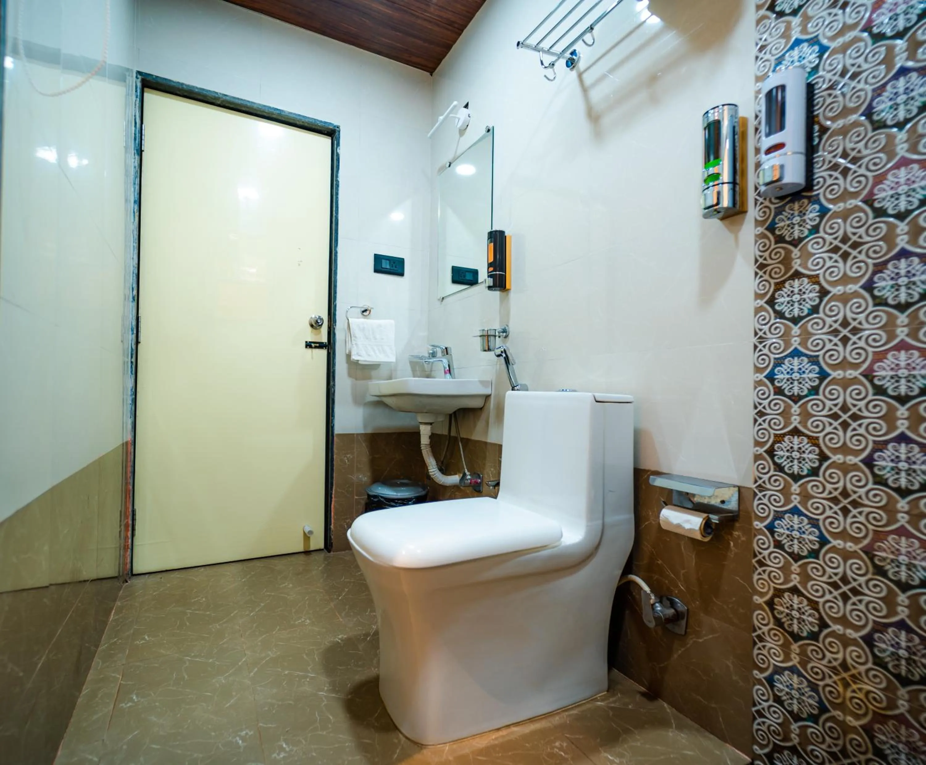 Toilet in Red Button Resort