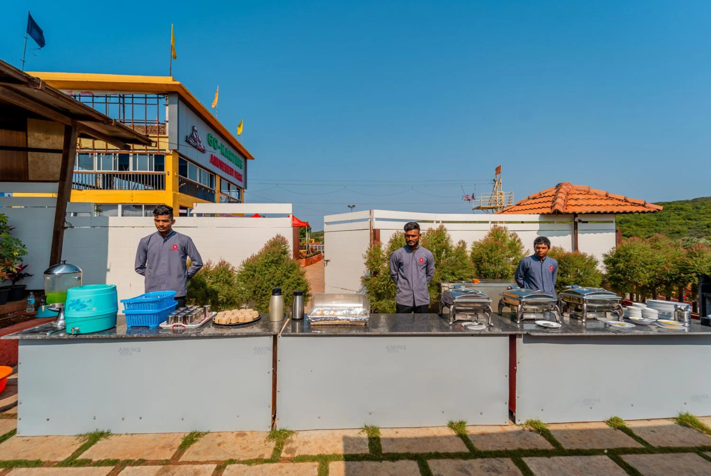 Restaurant/places to eat in Red Button Resort