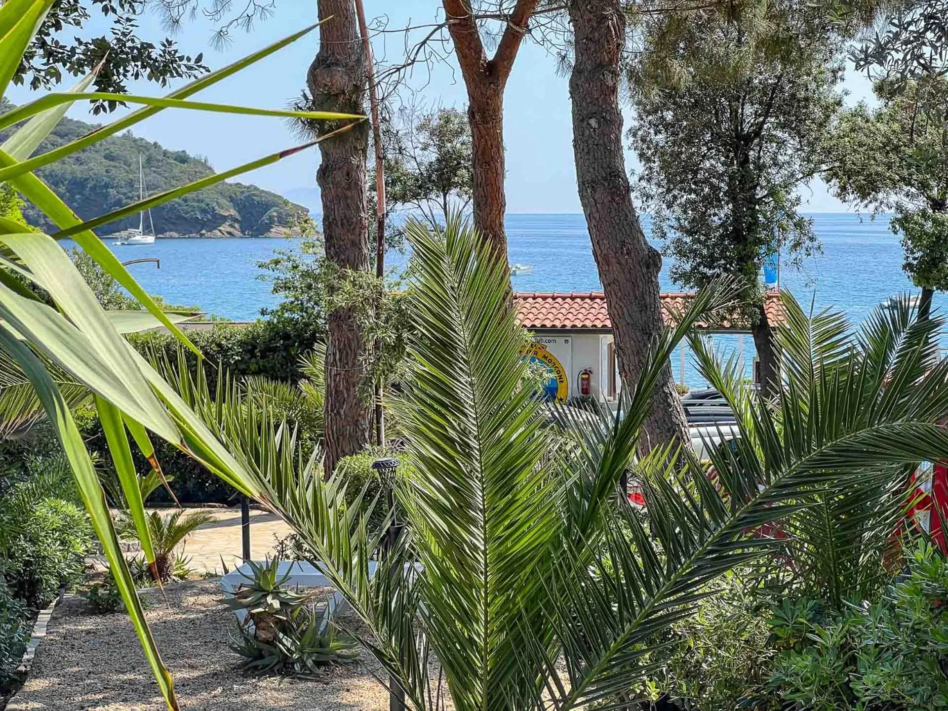 Mandel 2 Residence by Mandel club