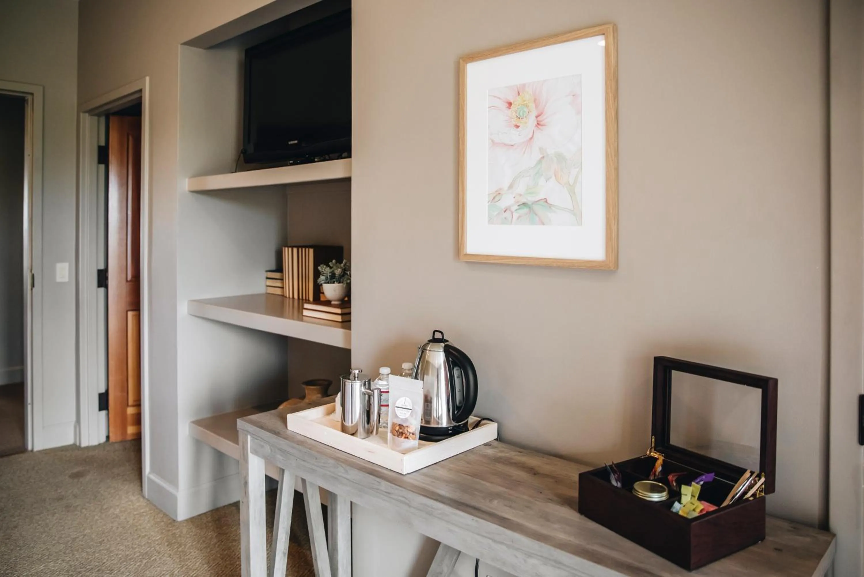 TV and multimedia in Seven Branches Venue and Inn