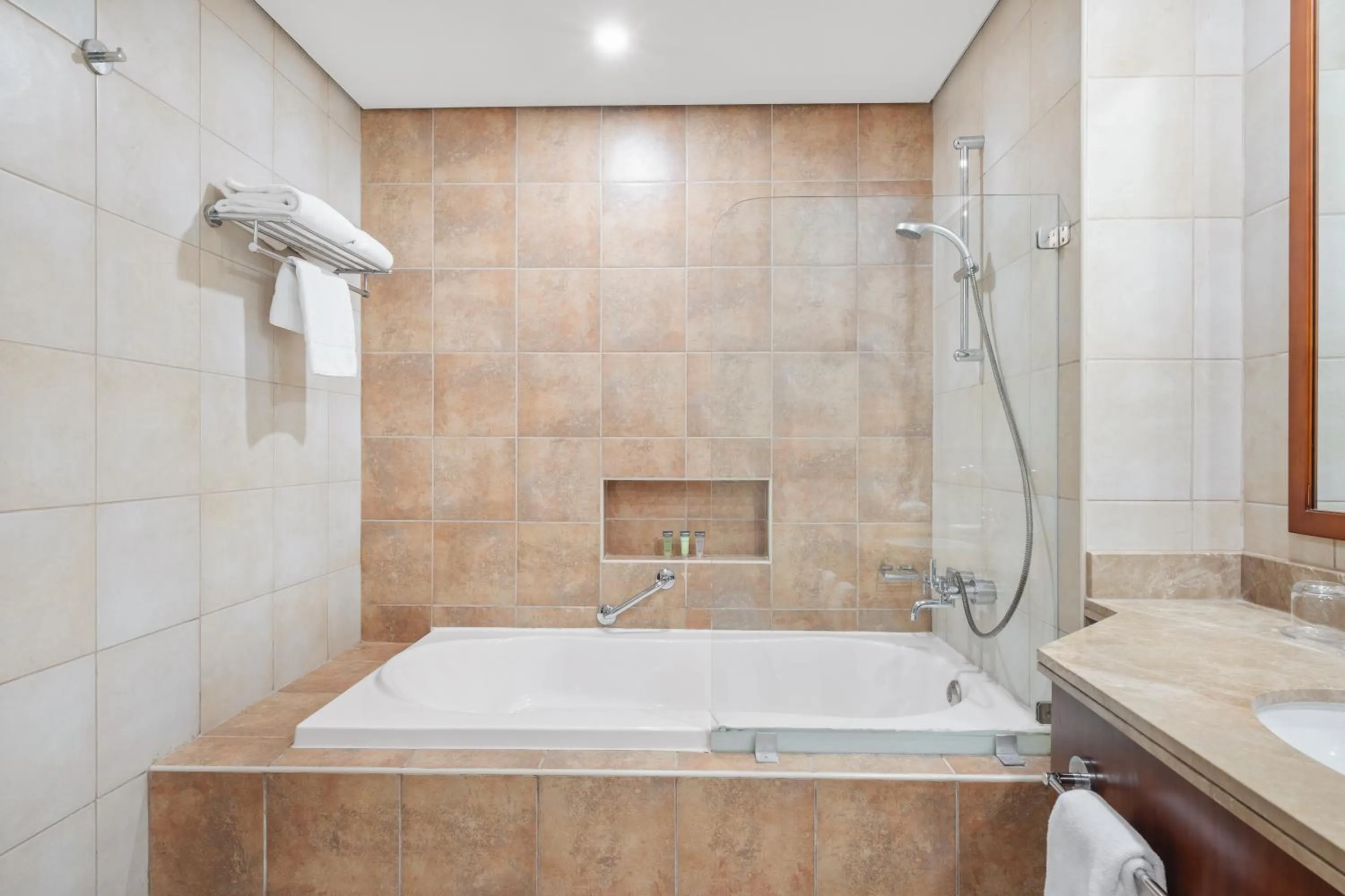 Shower in Blue Beach Tower The Walk JBR