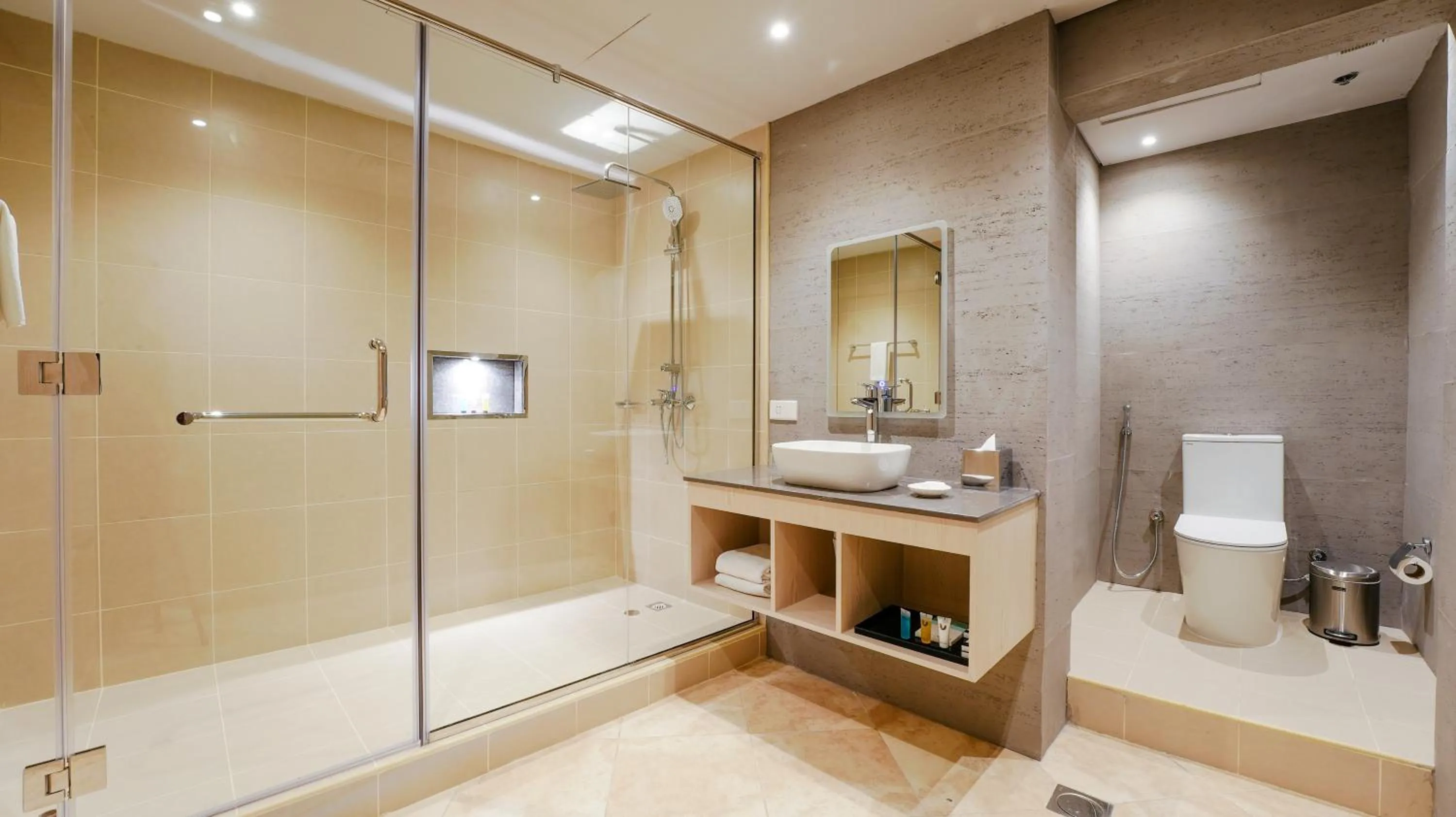 Shower in Blue Beach Tower The Walk JBR