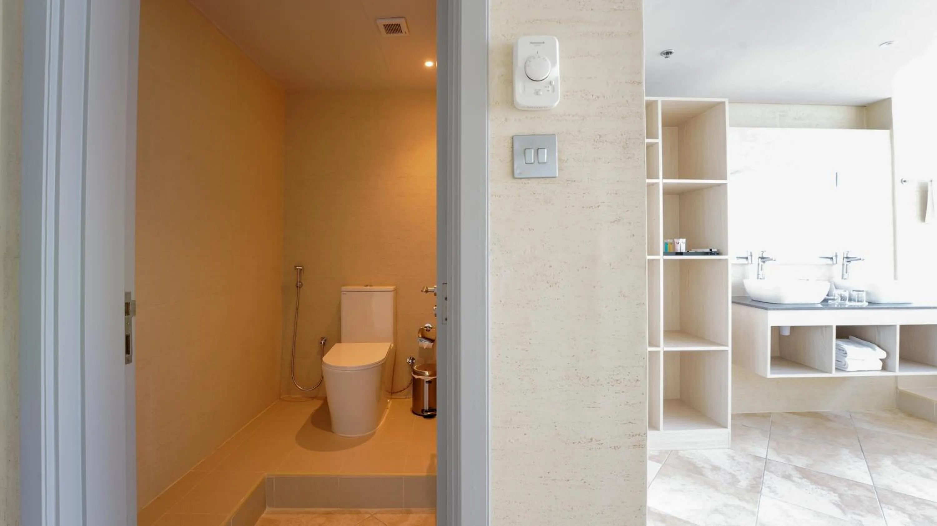 Toilet in Blue Beach Tower The Walk JBR