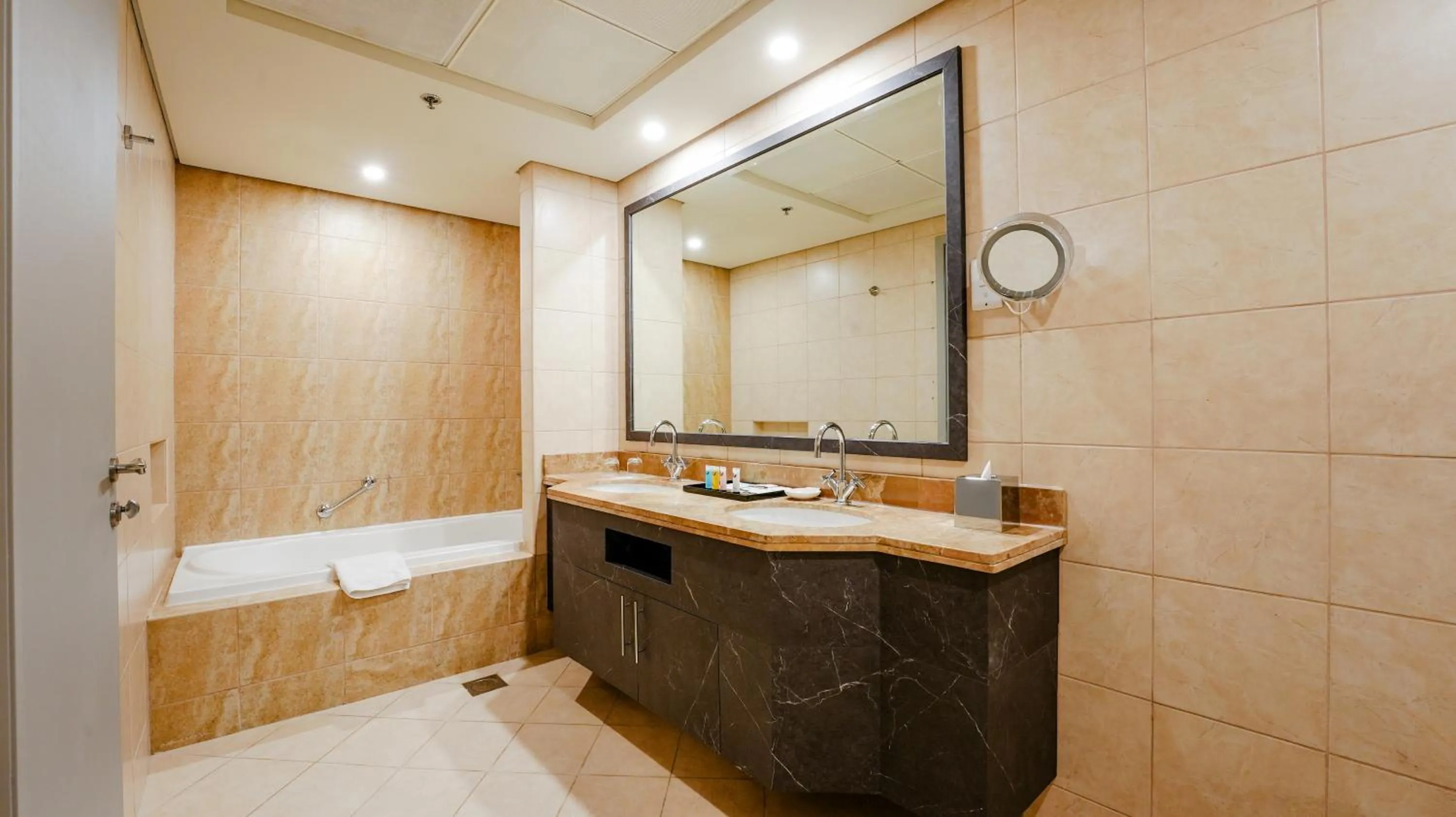 Bathroom in Blue Beach Tower The Walk JBR