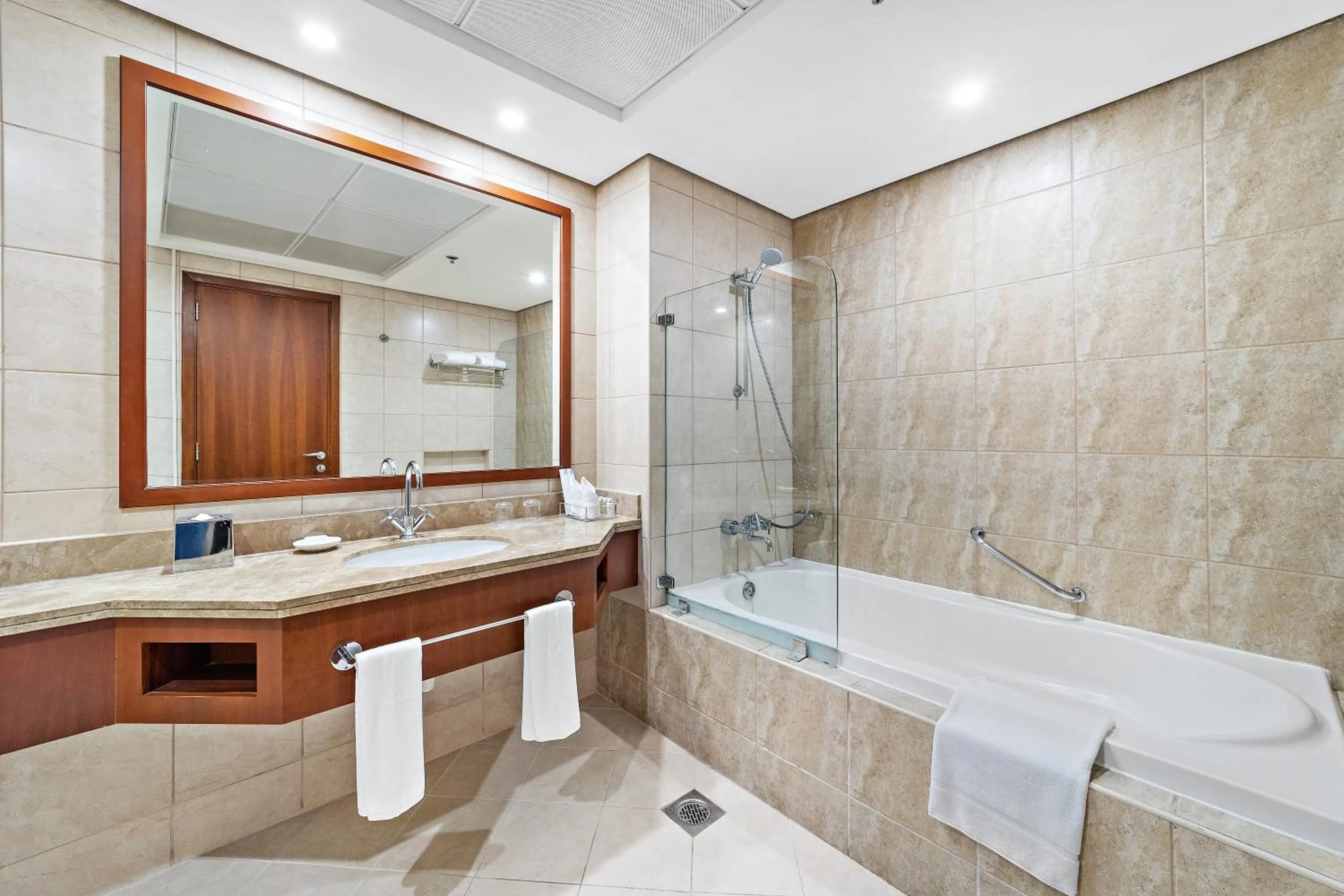 Shower in Blue Beach Tower The Walk JBR