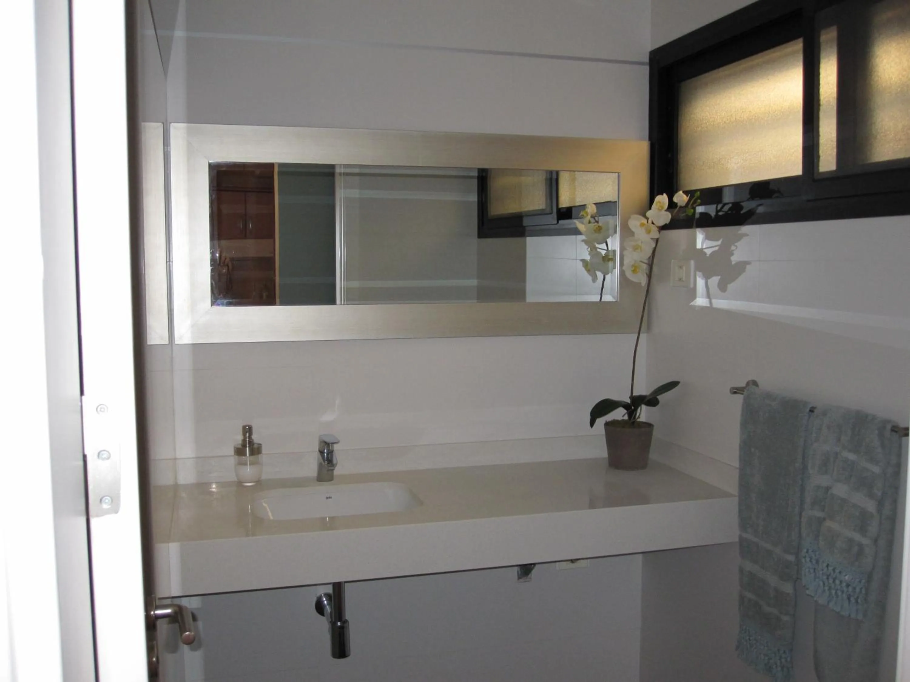 Bathroom in Amadores Beach Apartments