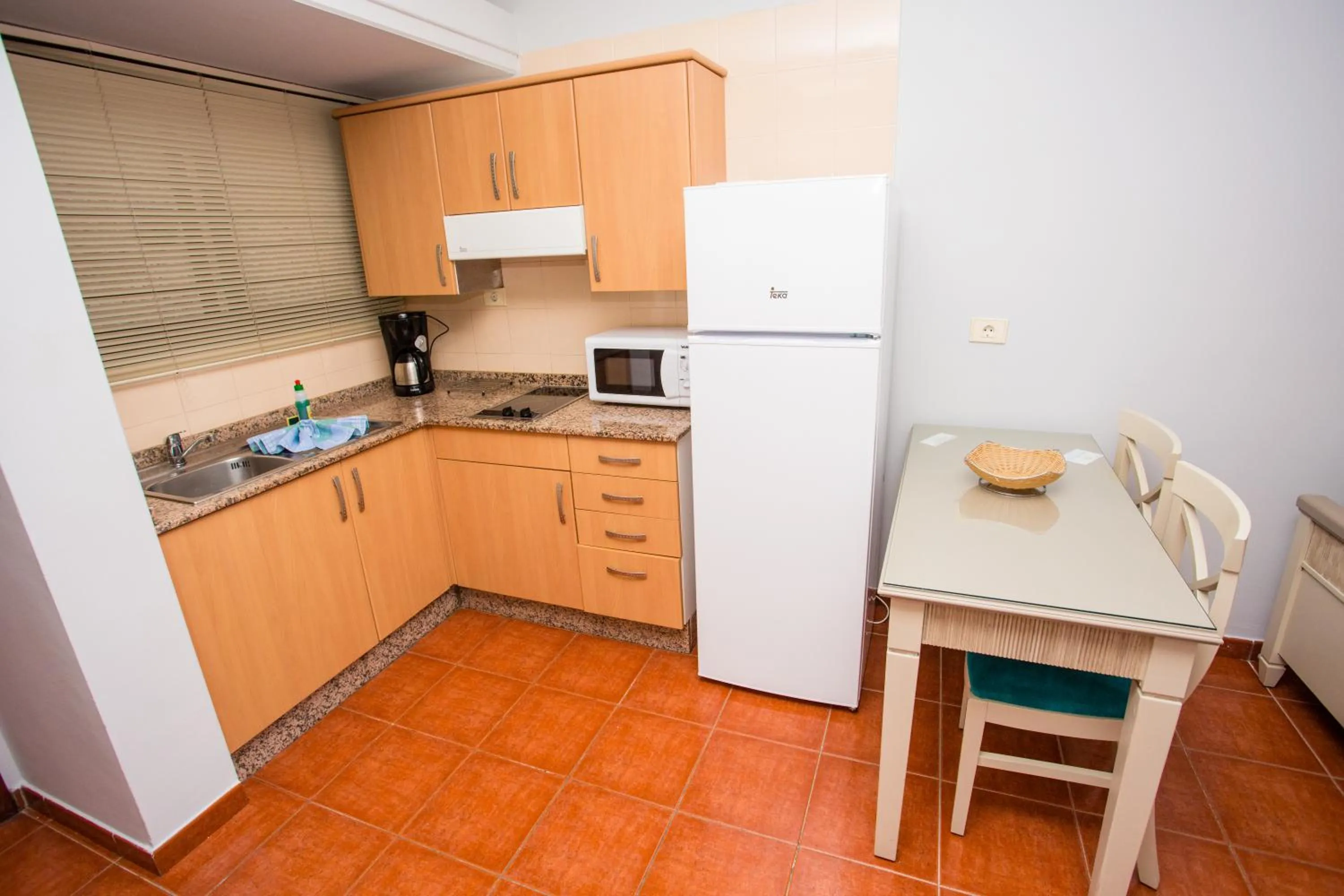 Kitchen or kitchenette in Amadores Beach Apartments