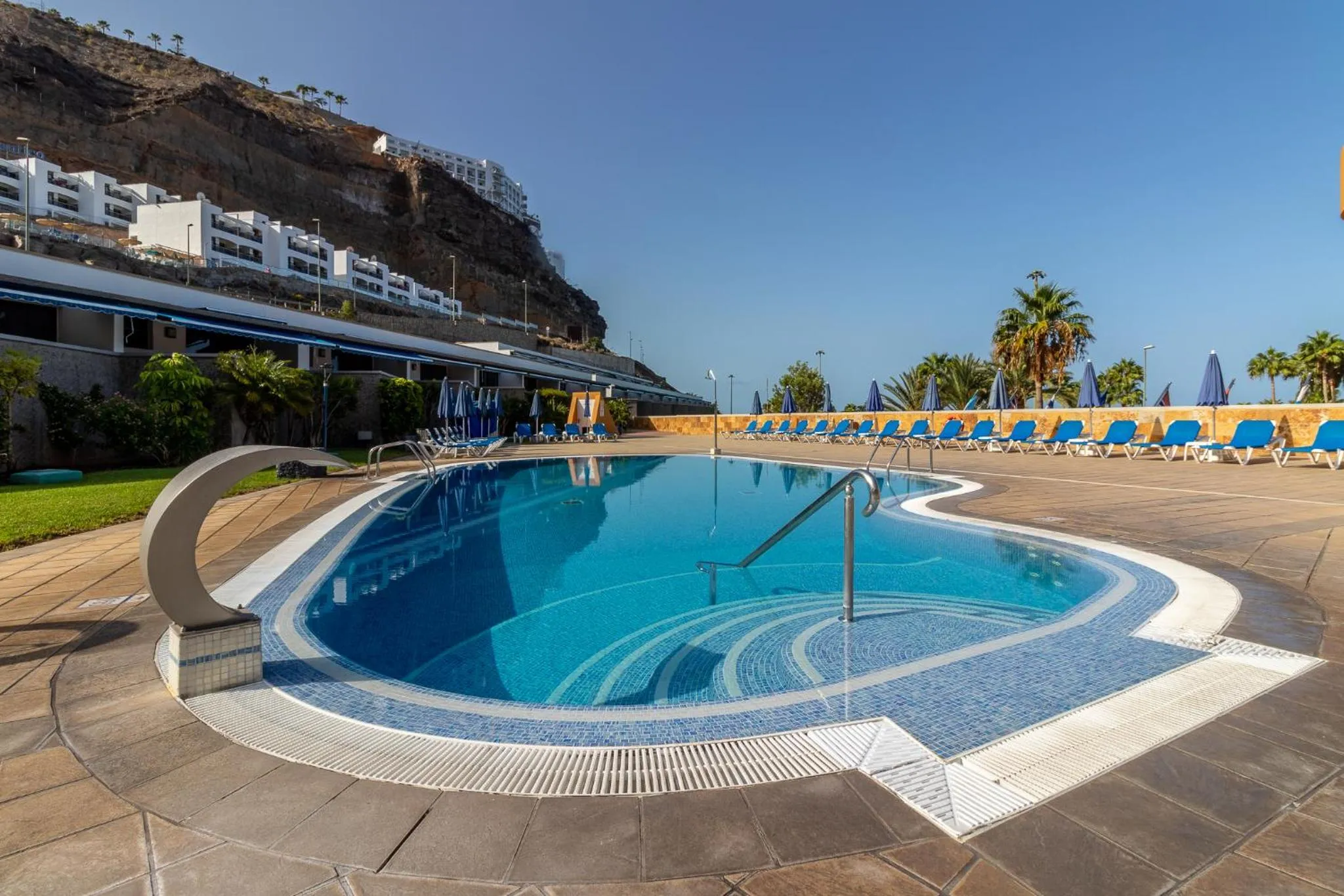 Swimming pool in Amadores Beach Apartments