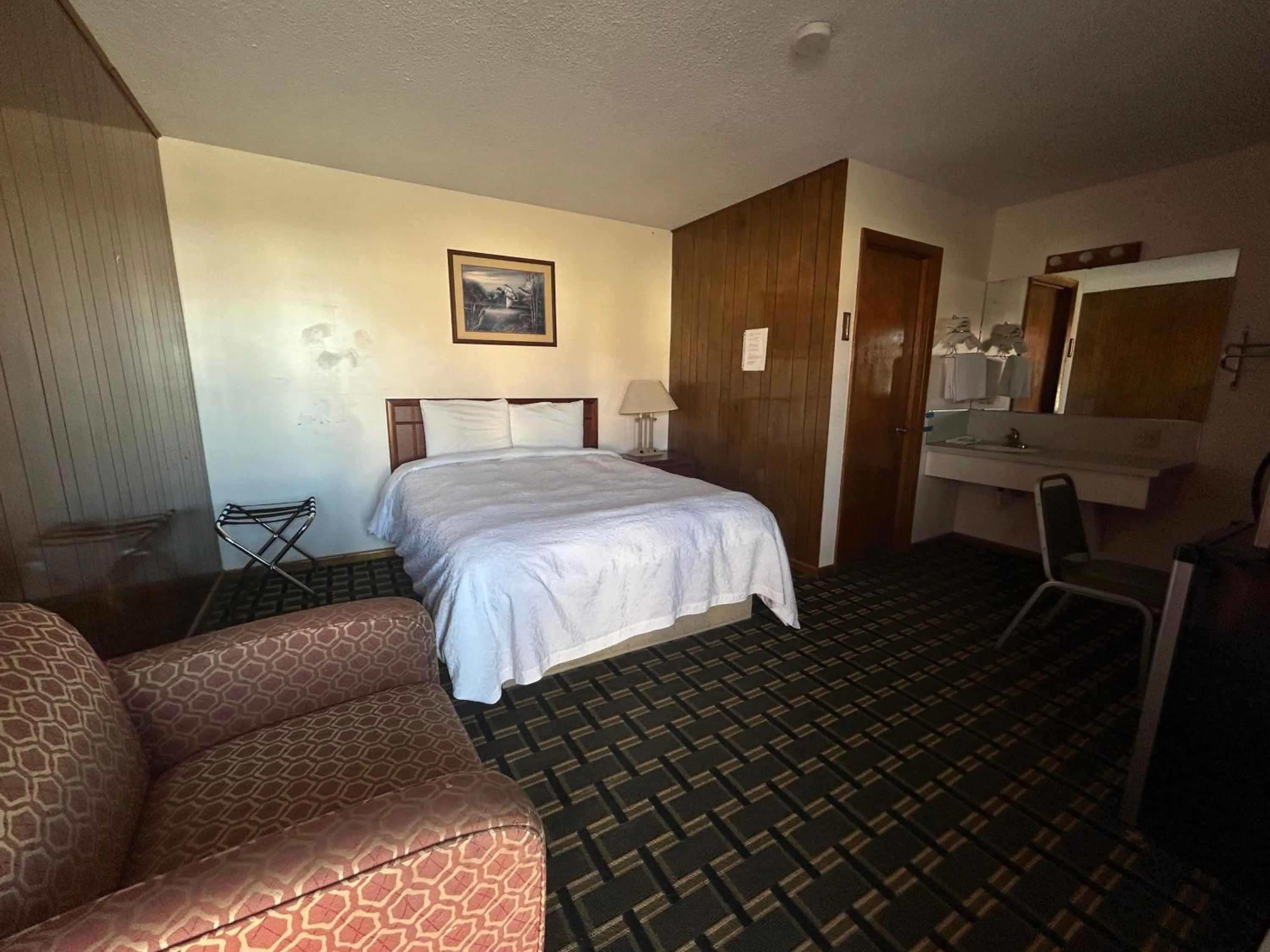 Bedroom, Bed in Big 12 Motel Broken Bow NE