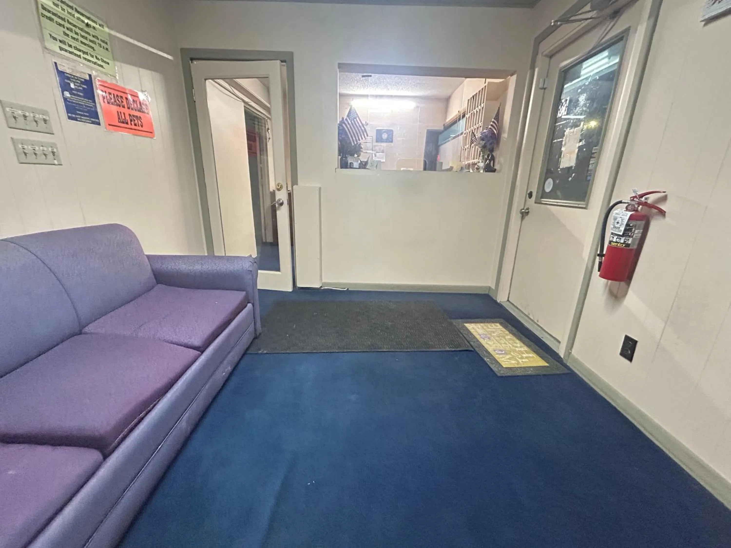 Seating area in Big 12 Motel Broken Bow NE