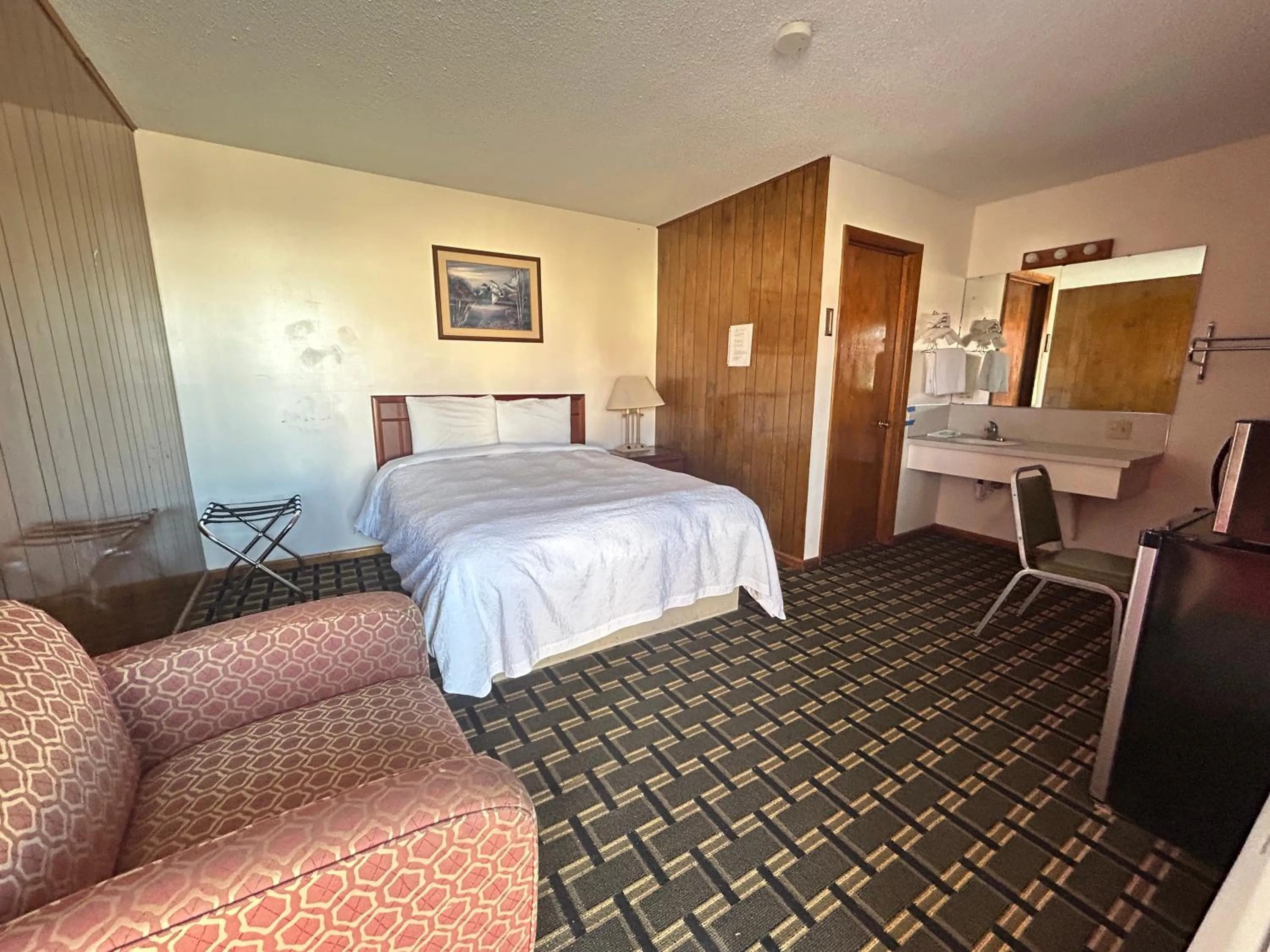 Bedroom, Bed in Big 12 Motel Broken Bow NE