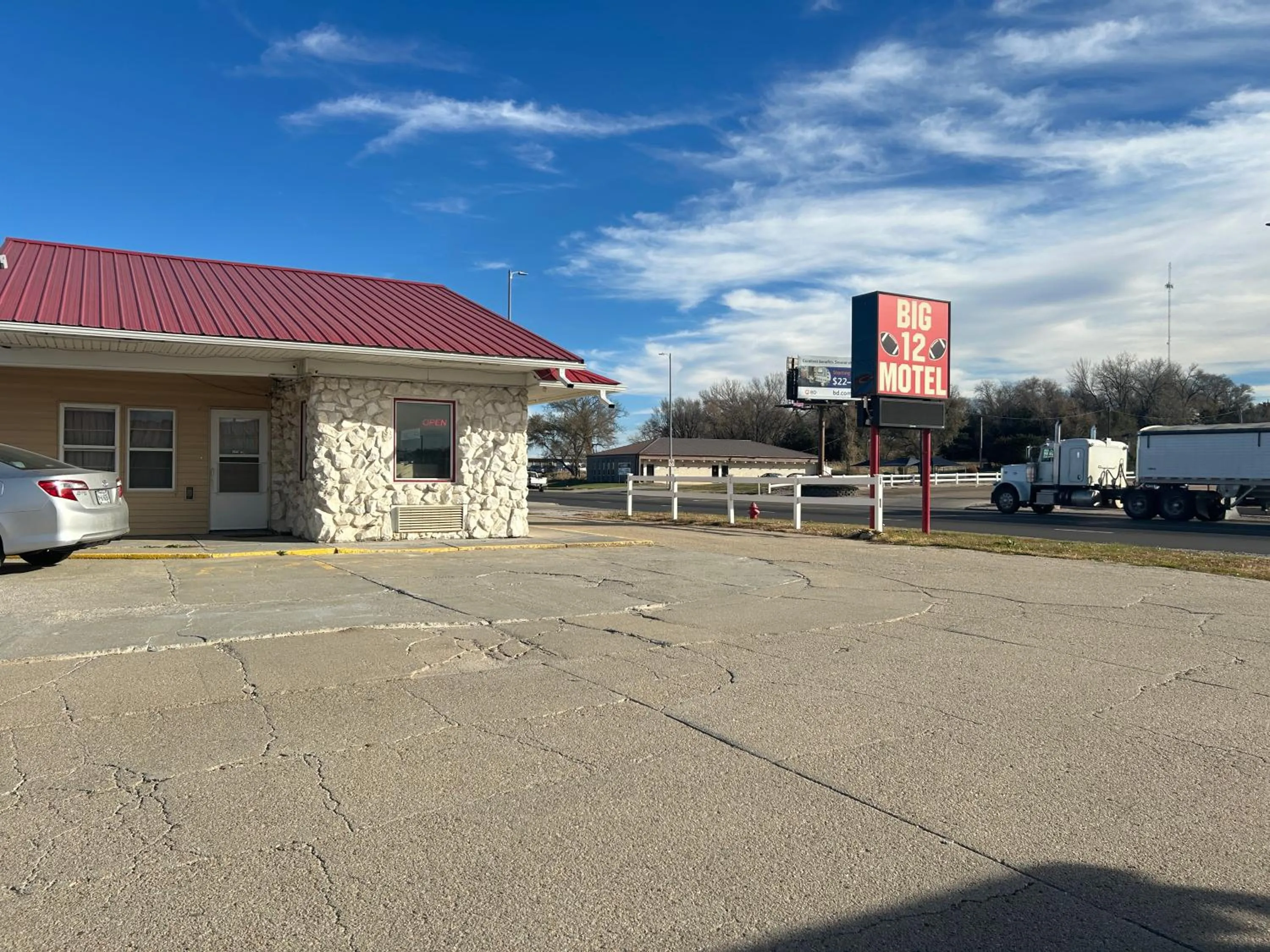 Facade/entrance in Big 12 Motel Broken Bow NE