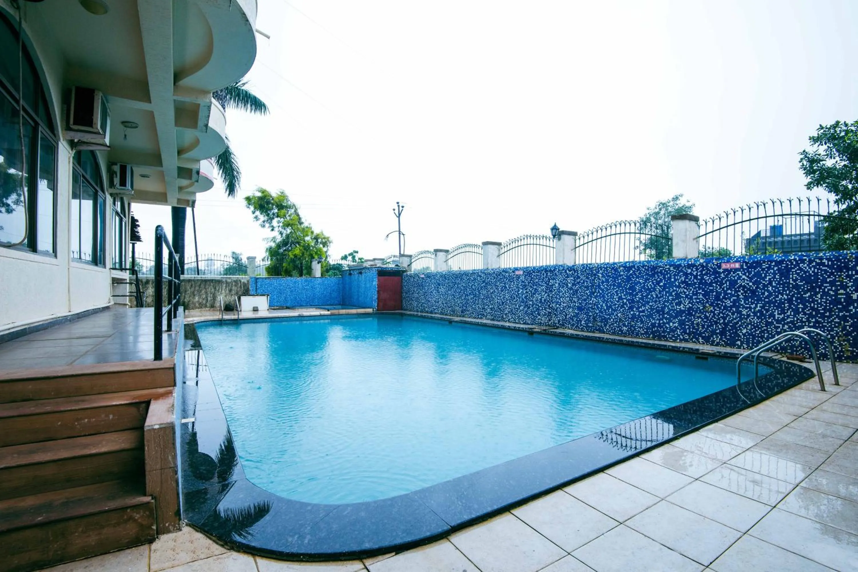 Swimming pool in Treebo Reveniir Resort with Pool