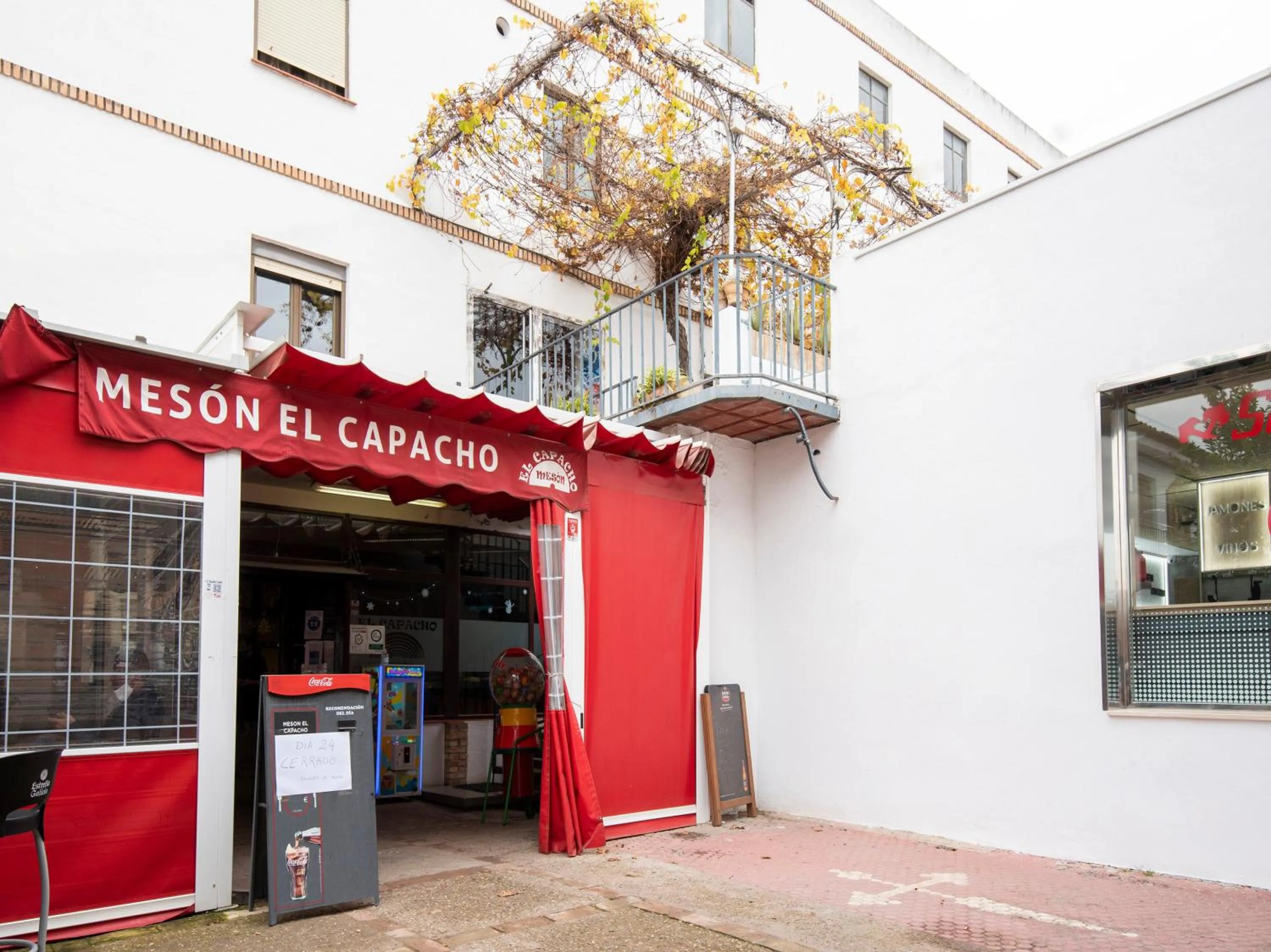 Restaurant/places to eat in Hostal Santiago