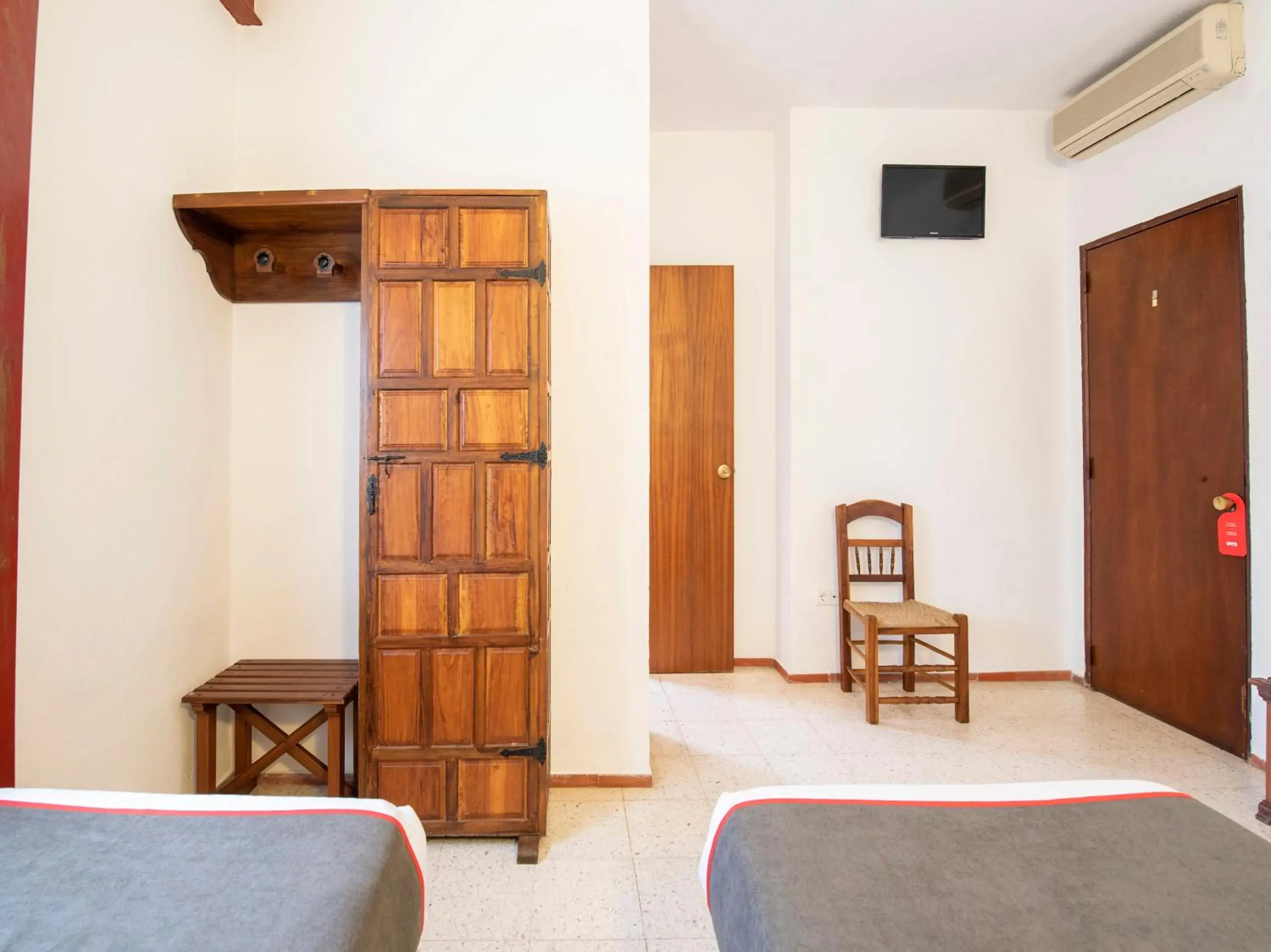 TV and multimedia, Bed in Hostal Santiago TV and multimedia, Bed in Hostal Santiago