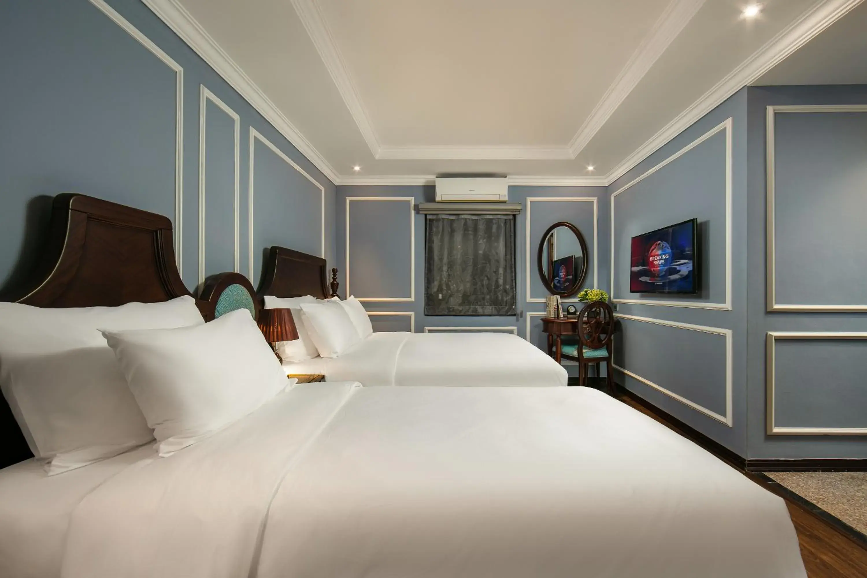 Bed in Romantique Hotel De Hanoi Bed in Romantique Hotel De Hanoi