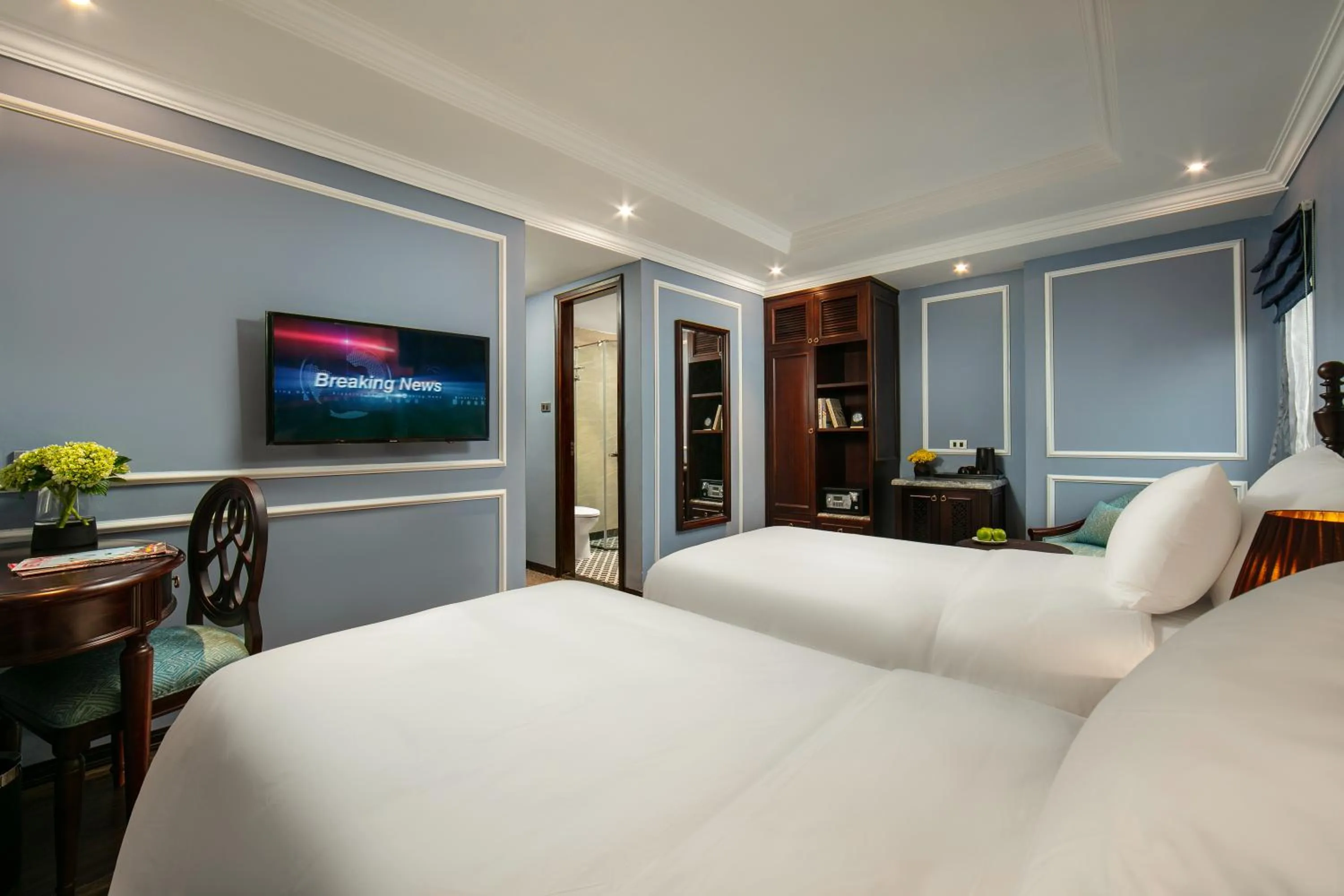 TV and multimedia, Bed in Romantique Hotel De Hanoi