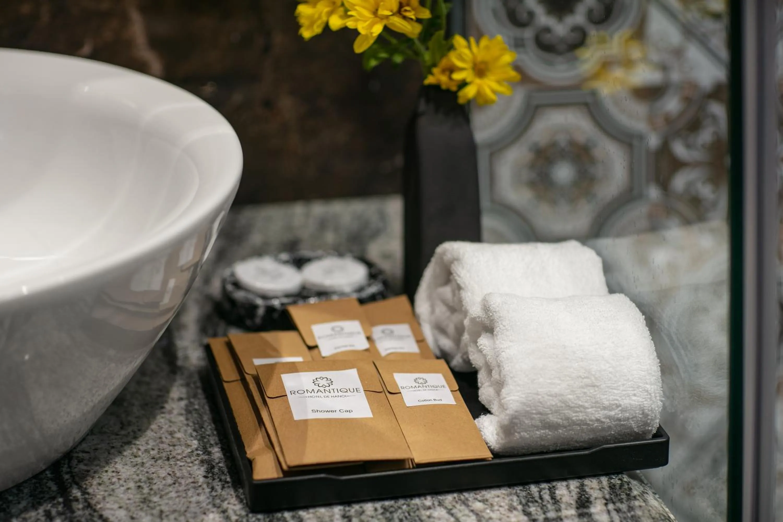 Bathroom in Romantique Hotel De Hanoi