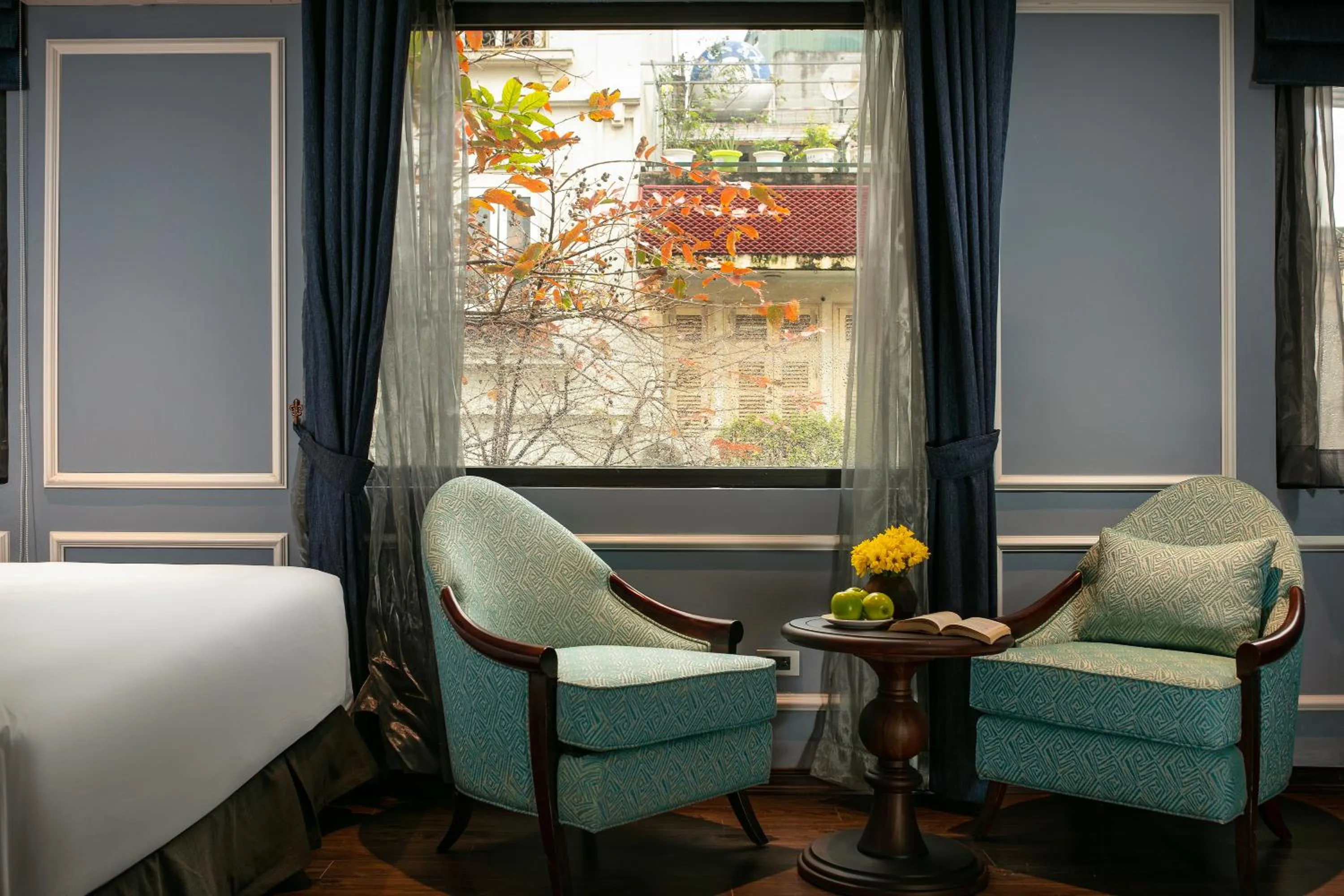 Seating area, Bed in Romantique Hotel De Hanoi
