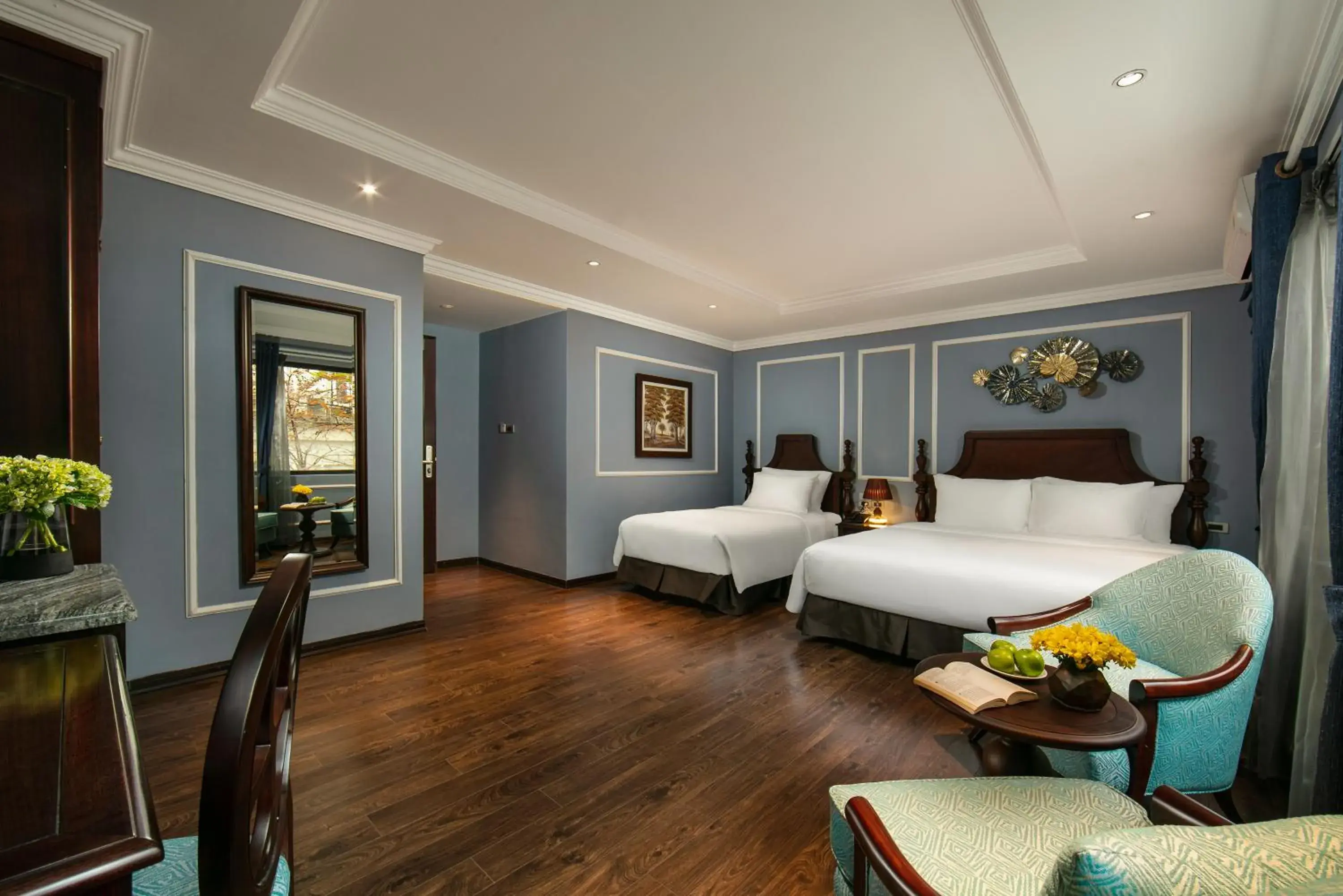 Photo of the whole room, Bed in Romantique Hotel De Hanoi Photo of the whole room, Bed in Romantique Hotel De Hanoi