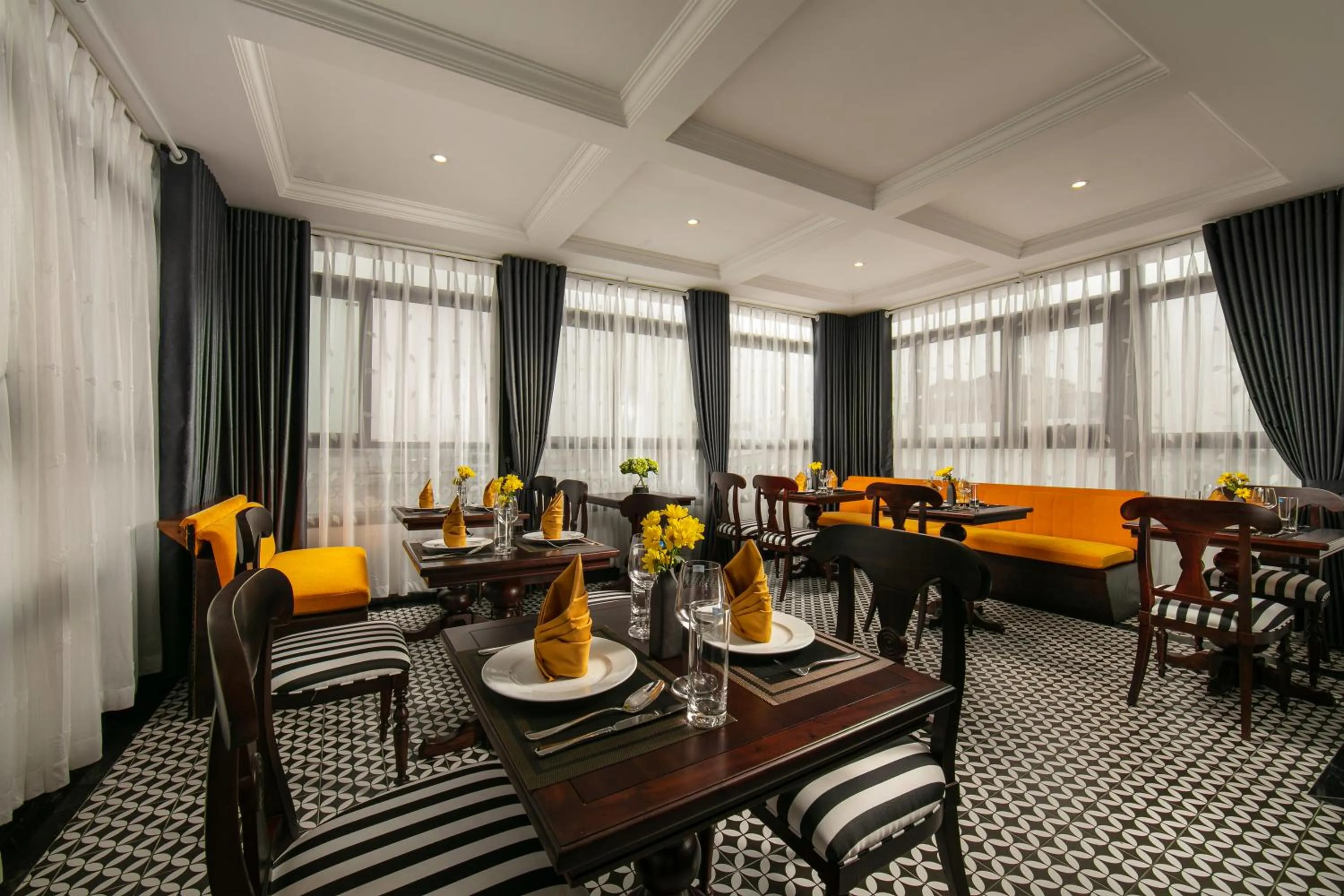 Restaurant/places to eat in Romantique Hotel De Hanoi