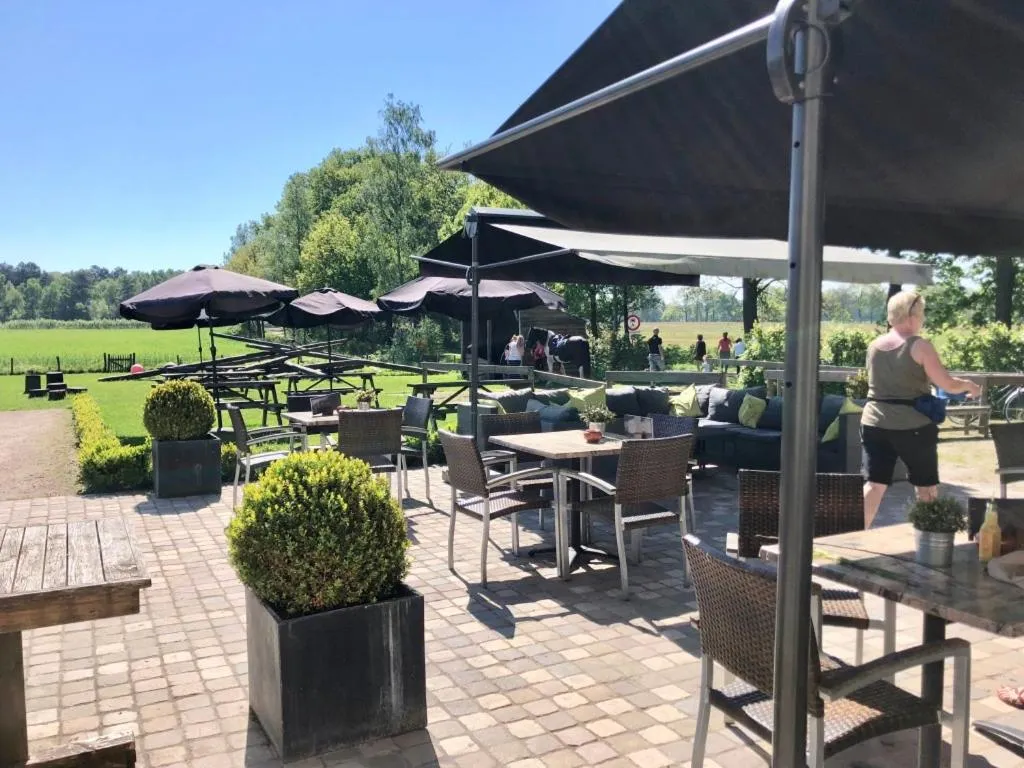 Restaurant/places to eat in B&B 't Mjeels Pierke