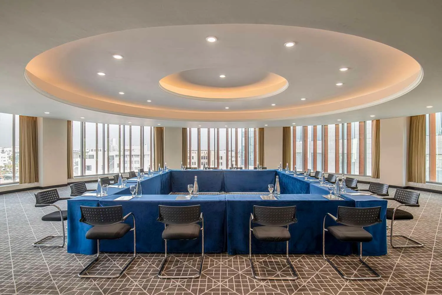 Meeting/conference room in Signia by Hilton