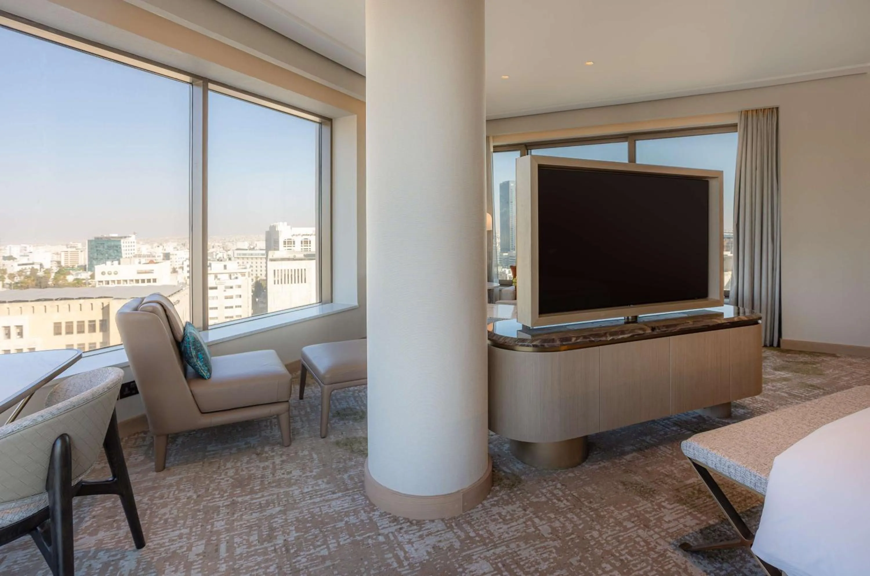 Living room, Bed in Kempinski Hotel Amman