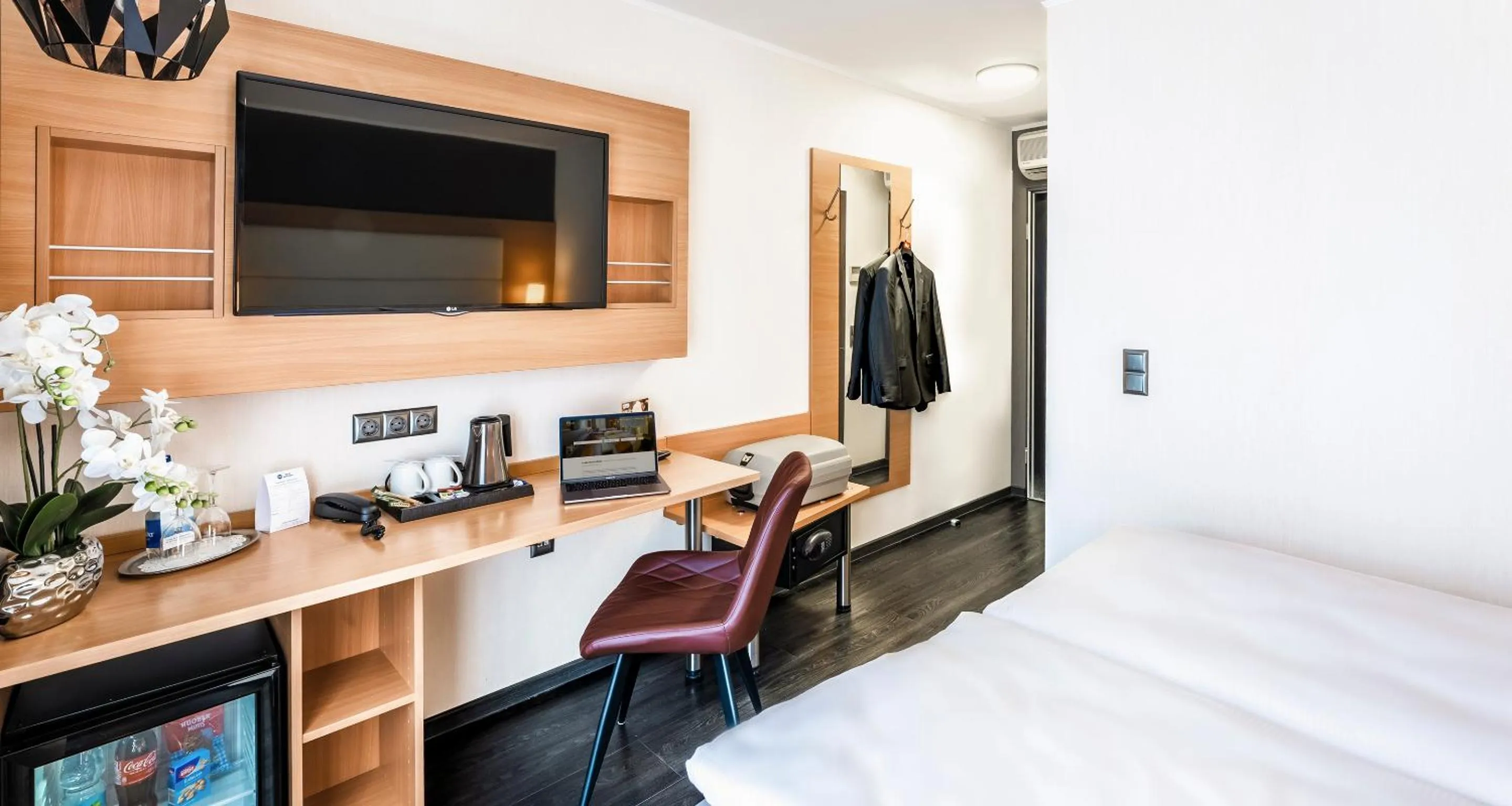 TV and multimedia, Bed in PLAZA INN Heilbronn