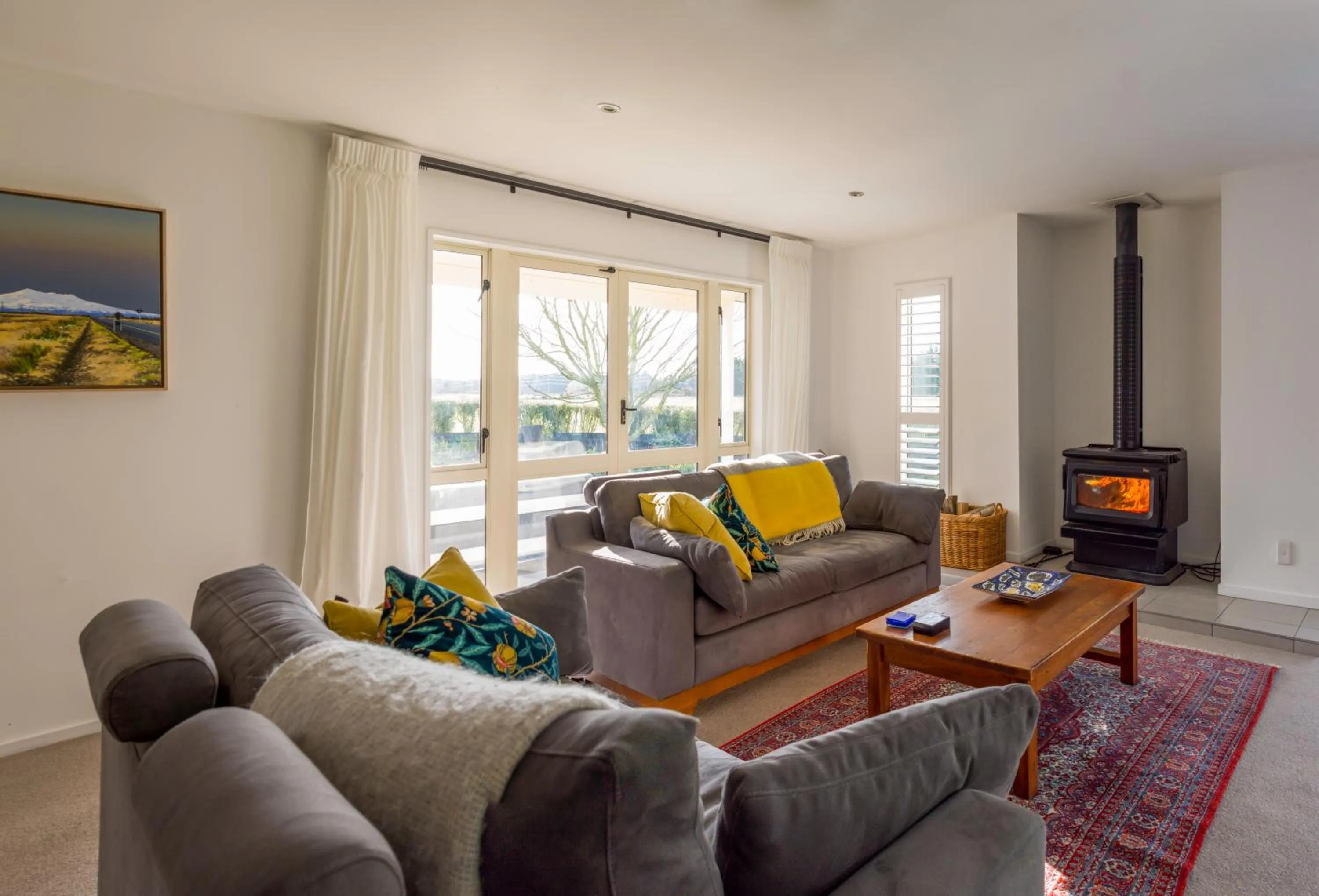 Communal lounge/ TV room in Gem bed and breakfast