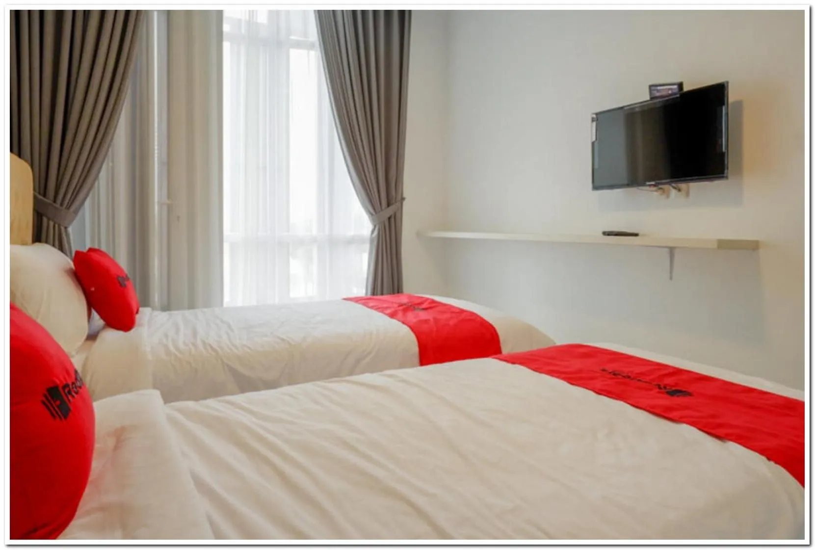 Bed in RedDoorz Plus @ Madukoro Raya Semarang