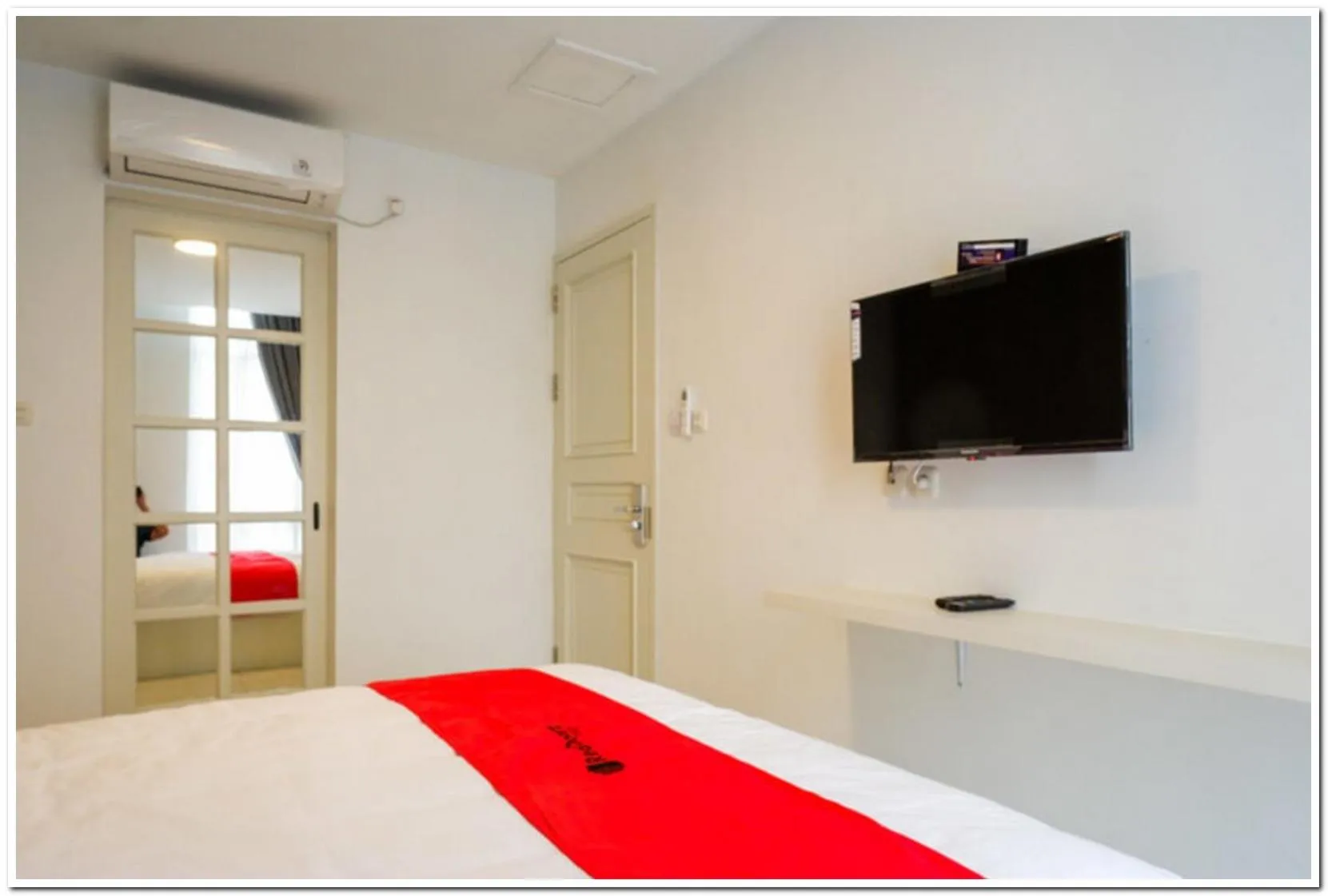 Bed in RedDoorz Plus @ Madukoro Raya Semarang