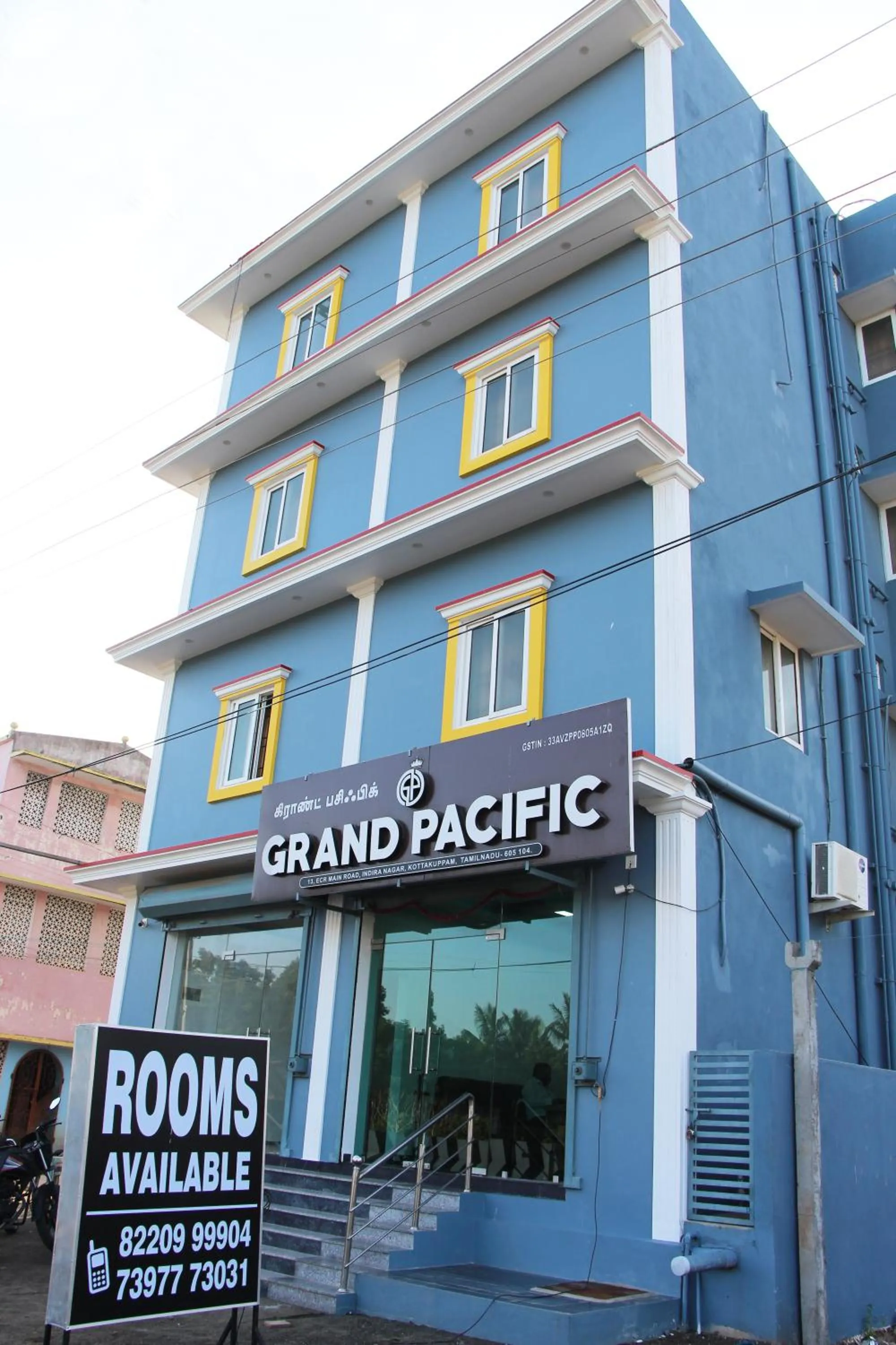 Facade/entrance in Grand Pacific