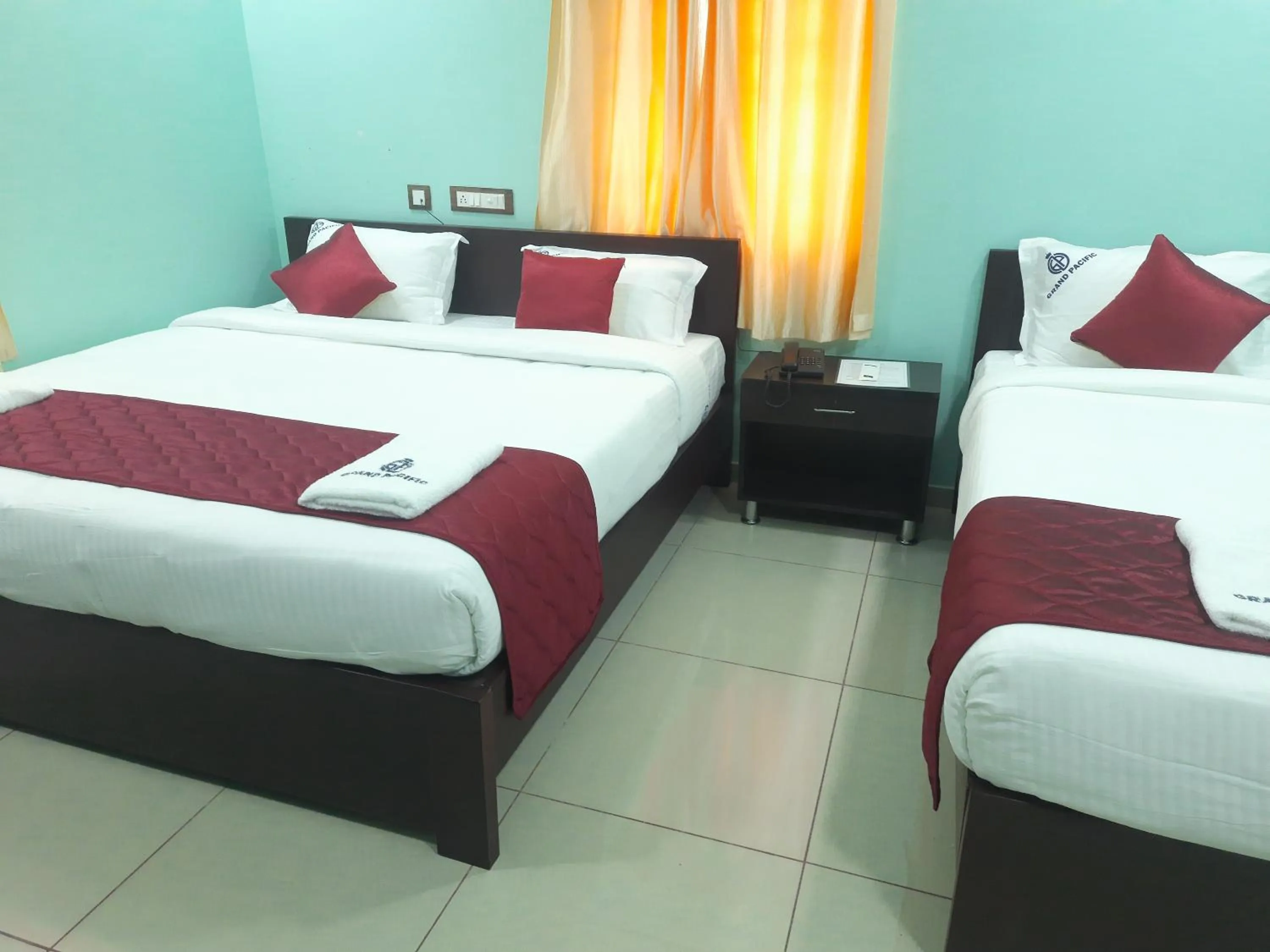 Photo of the whole room, Bed in Grand Pacific