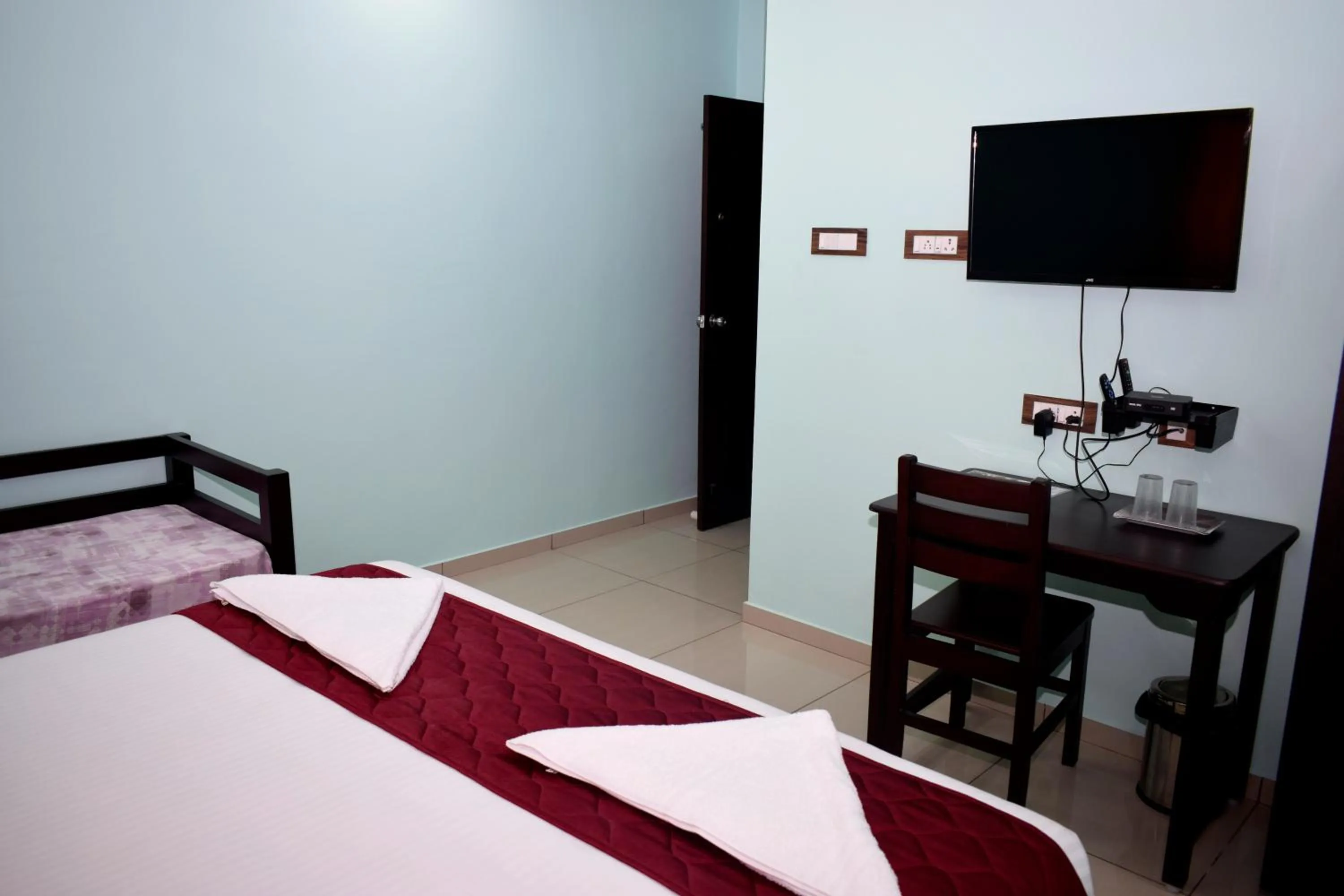 Bedroom, Bed in Grand Pacific