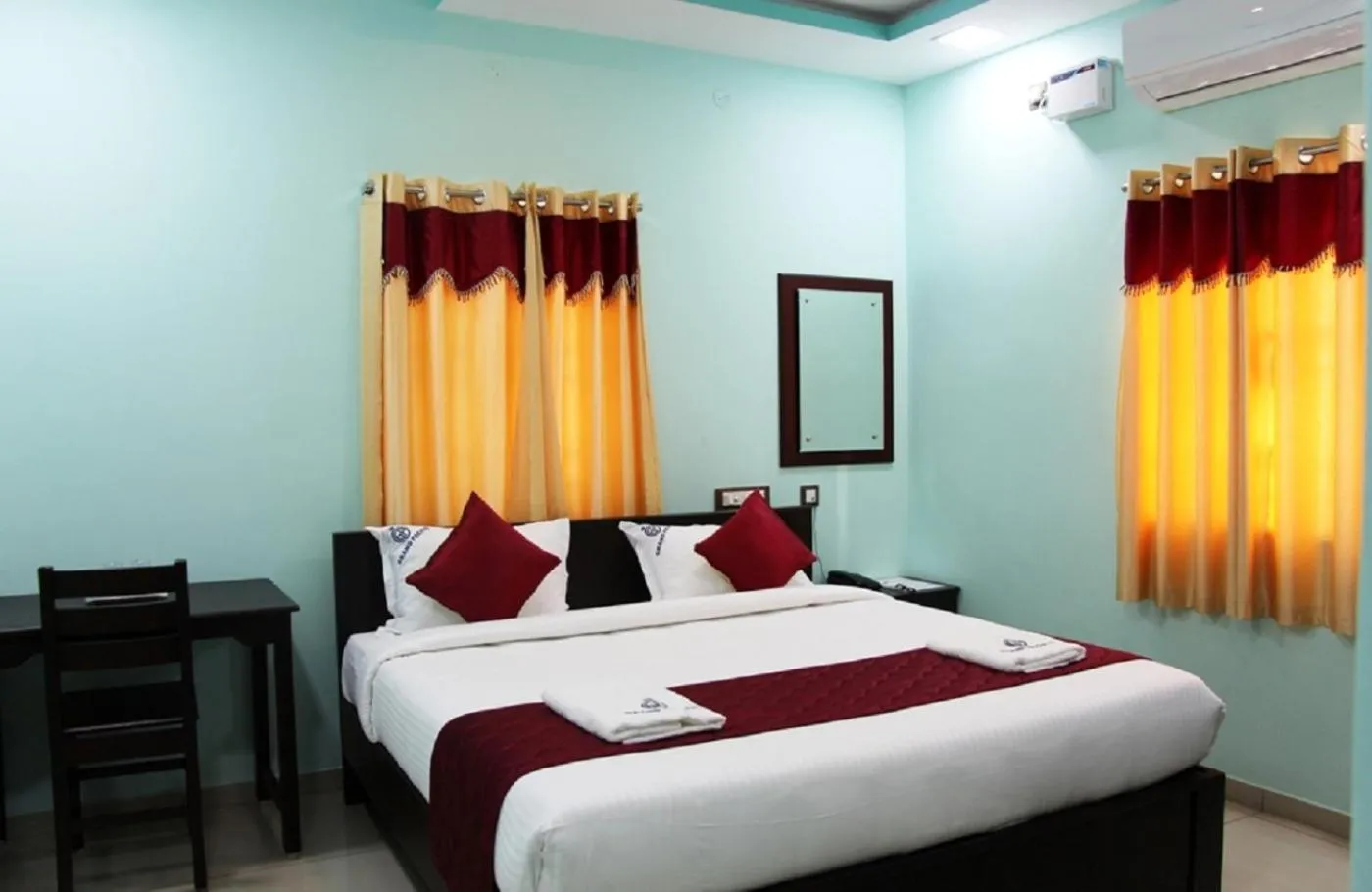 Bedroom, Bed in Grand Pacific