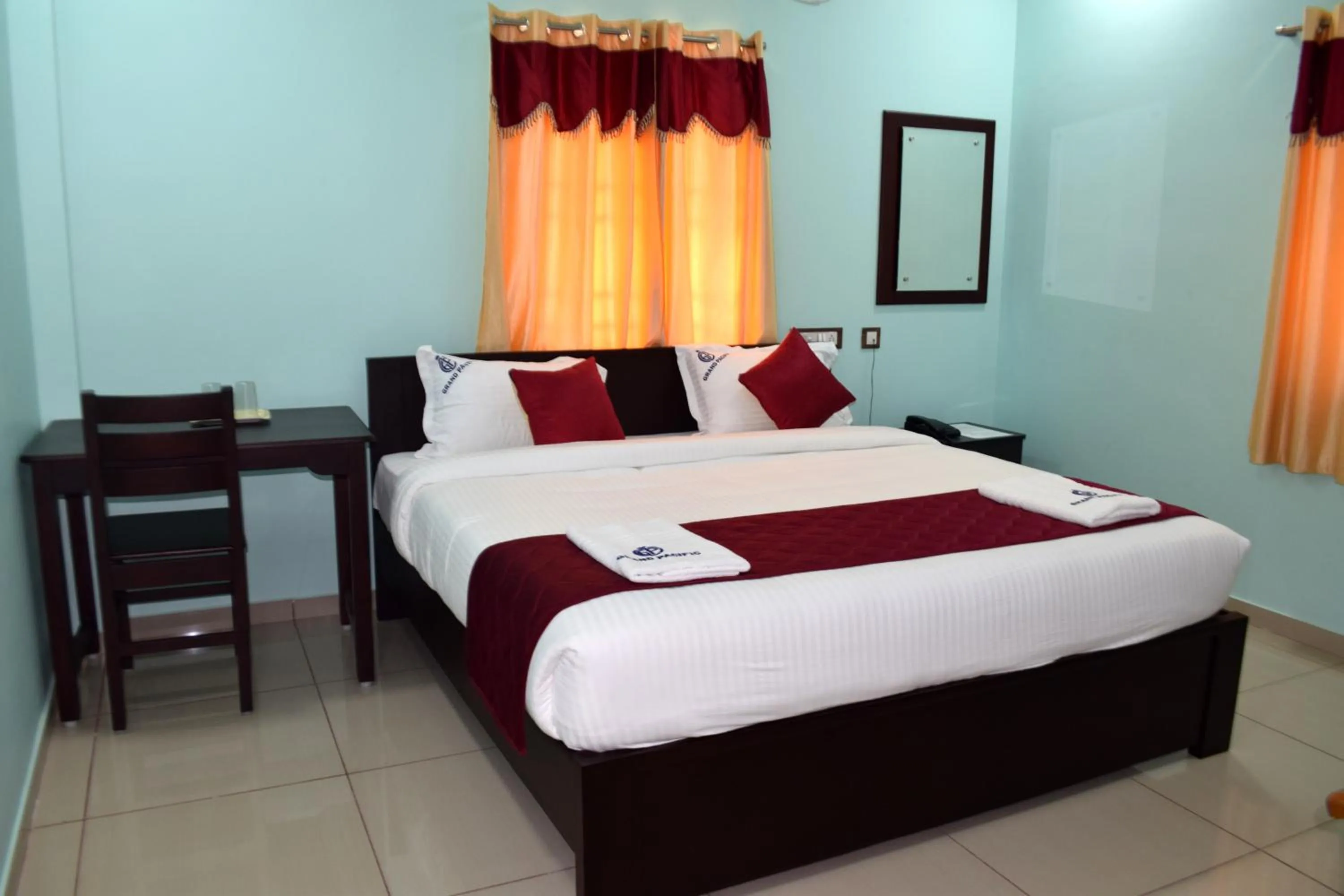 Photo of the whole room, Bed in Grand Pacific