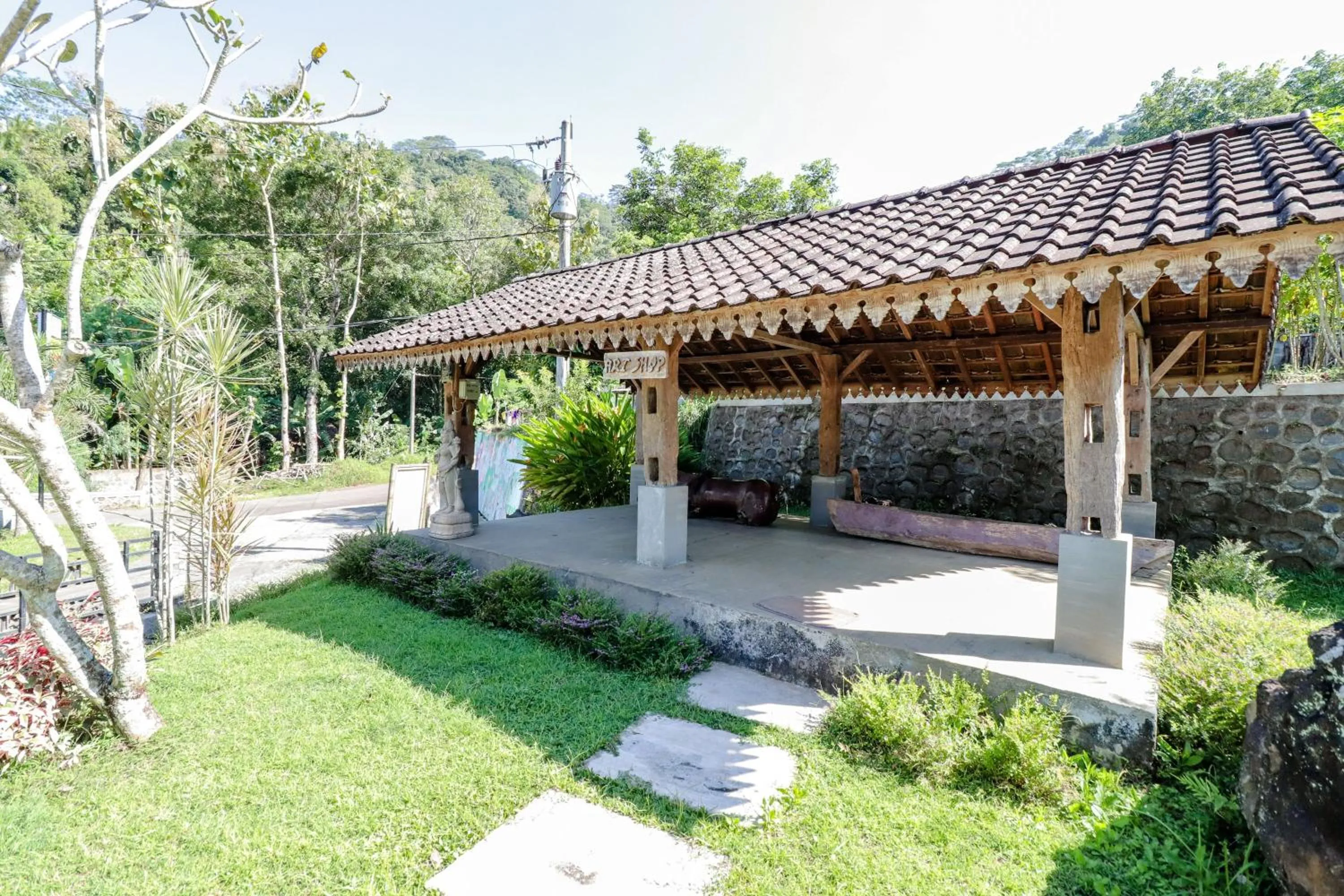 Other in Balkondes Kenalan