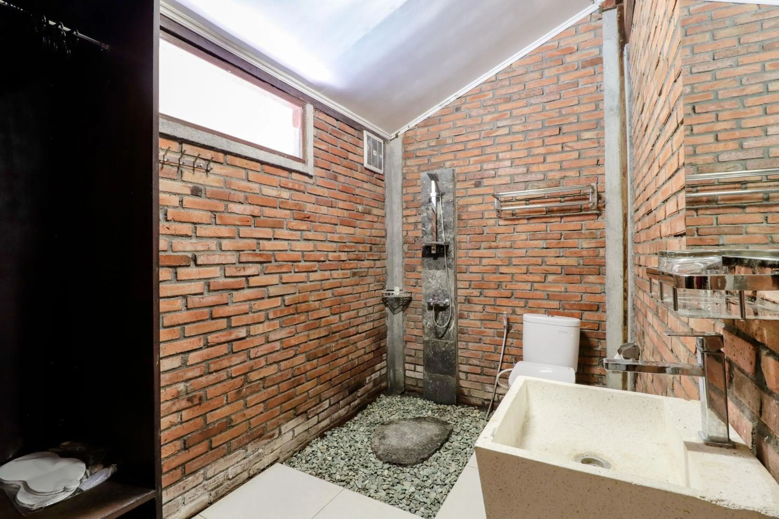 Bathroom in Balkondes Kenalan