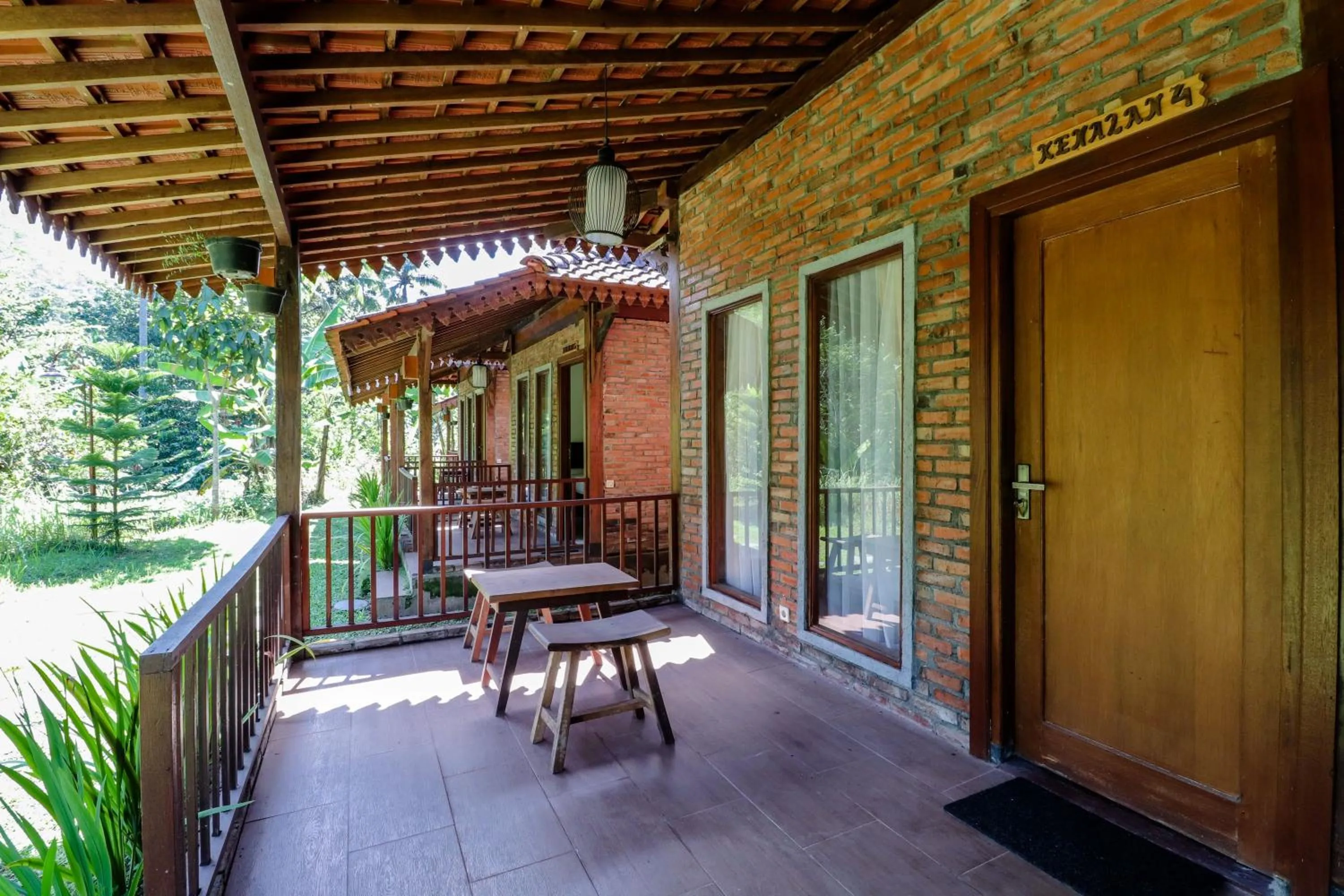 Property building in Balkondes Kenalan