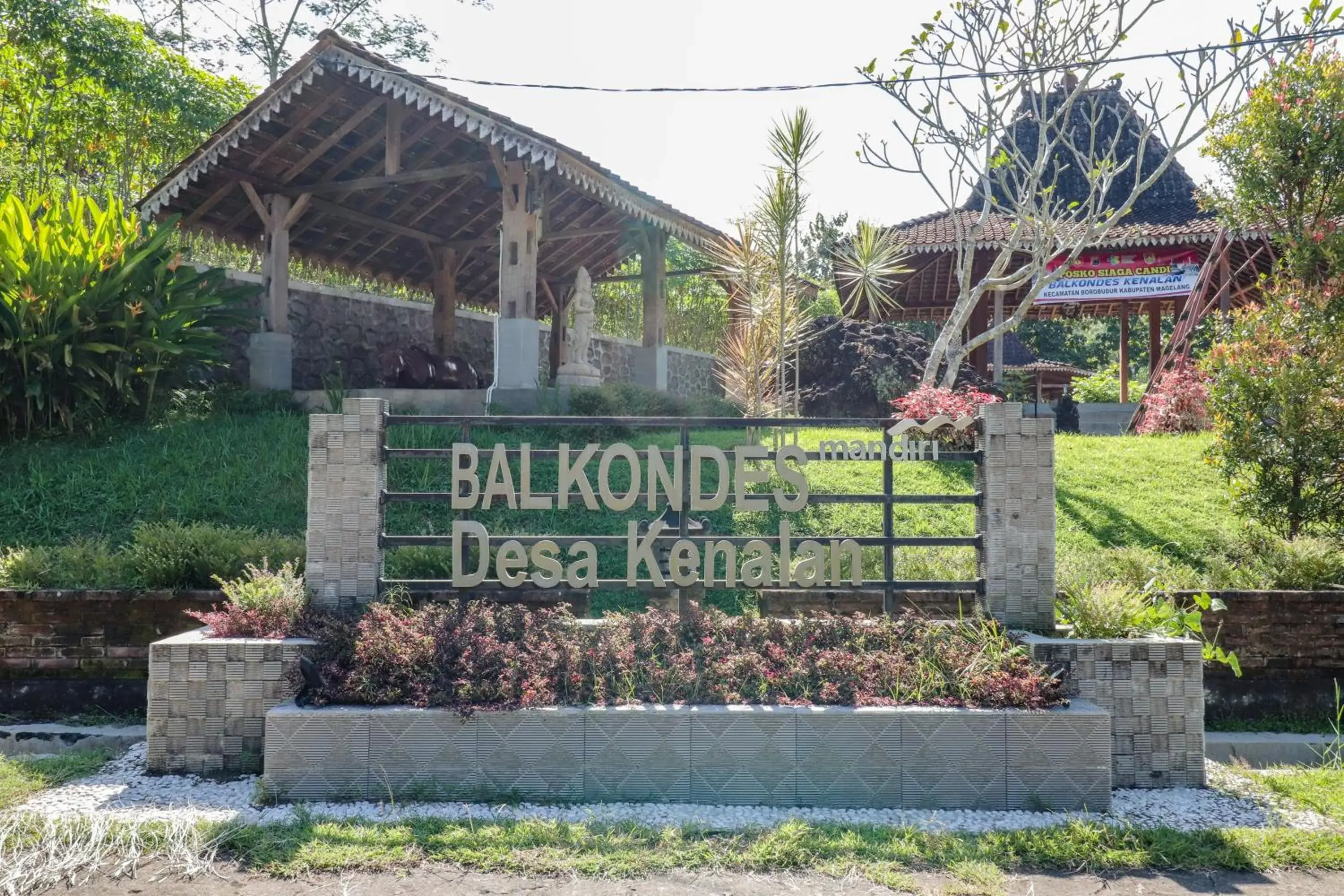 Property building in Balkondes Kenalan Property building in Balkondes Kenalan