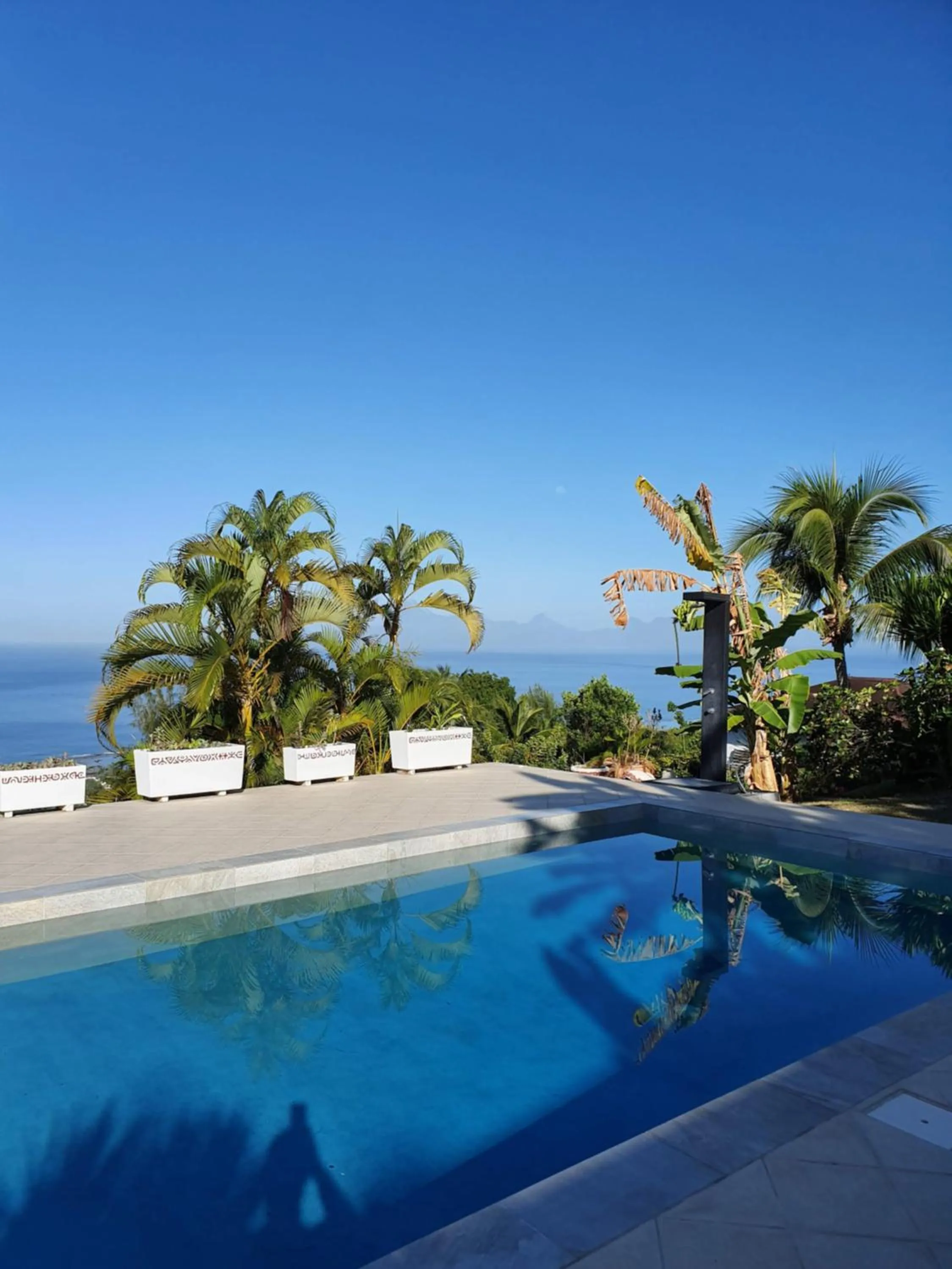 Swimming pool in Jolie Maison Vue Ocean et Moorea
