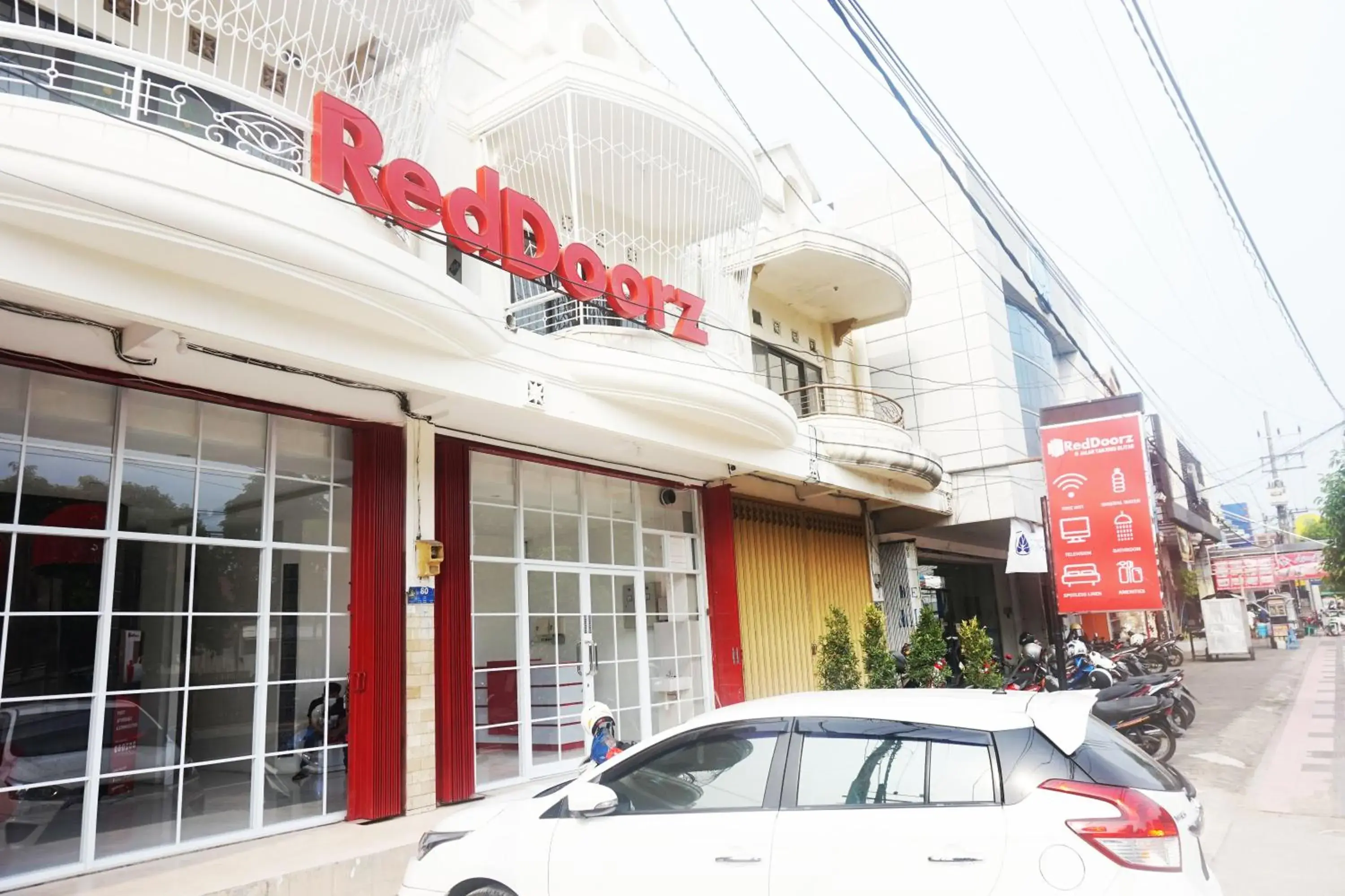 Property building in RedDoorz @ Jalan Tanjung Blitar Property building in RedDoorz @ Jalan Tanjung Blitar