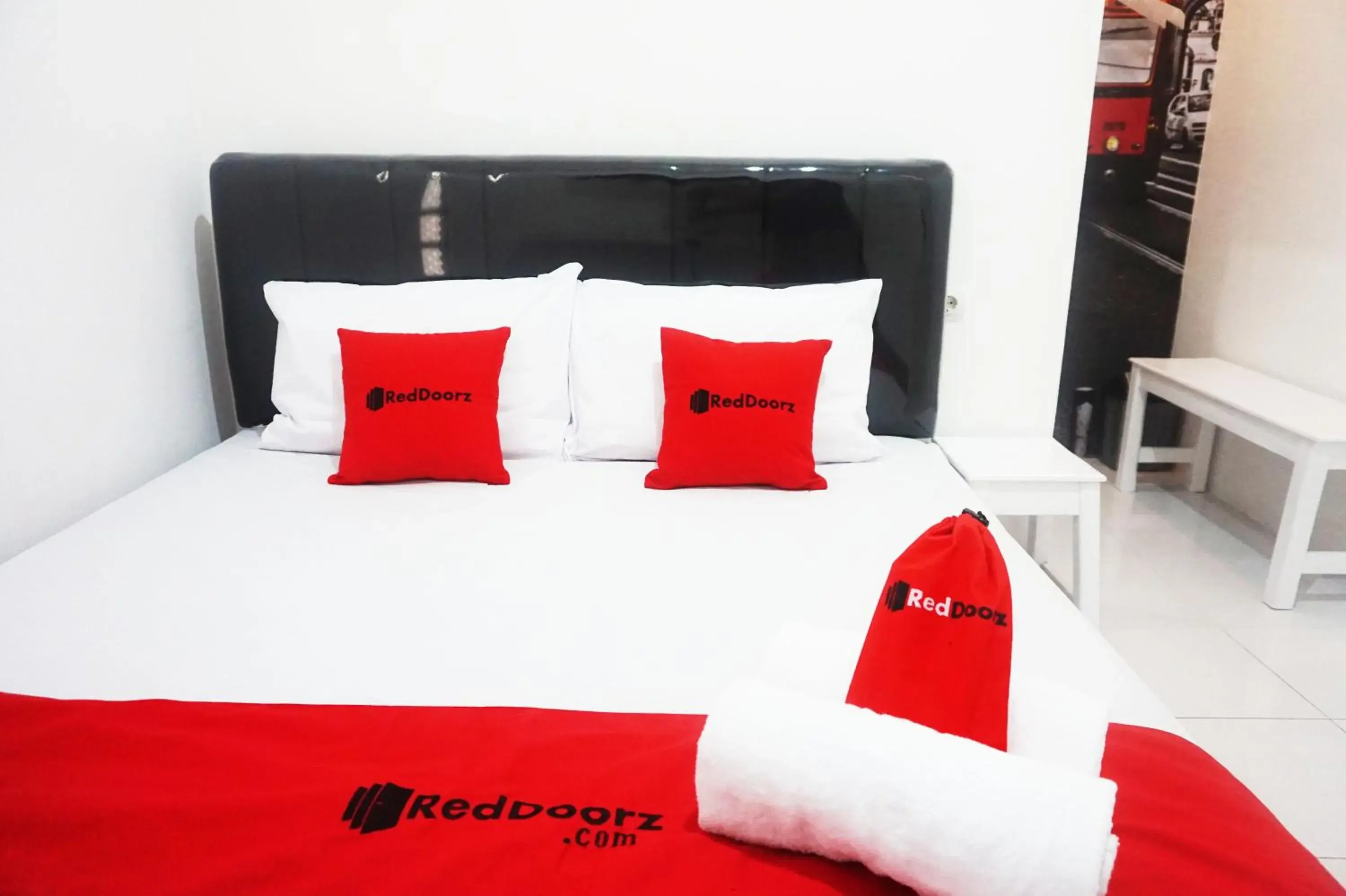 Bed in RedDoorz @ Jalan Tanjung Blitar Bed in RedDoorz @ Jalan Tanjung Blitar