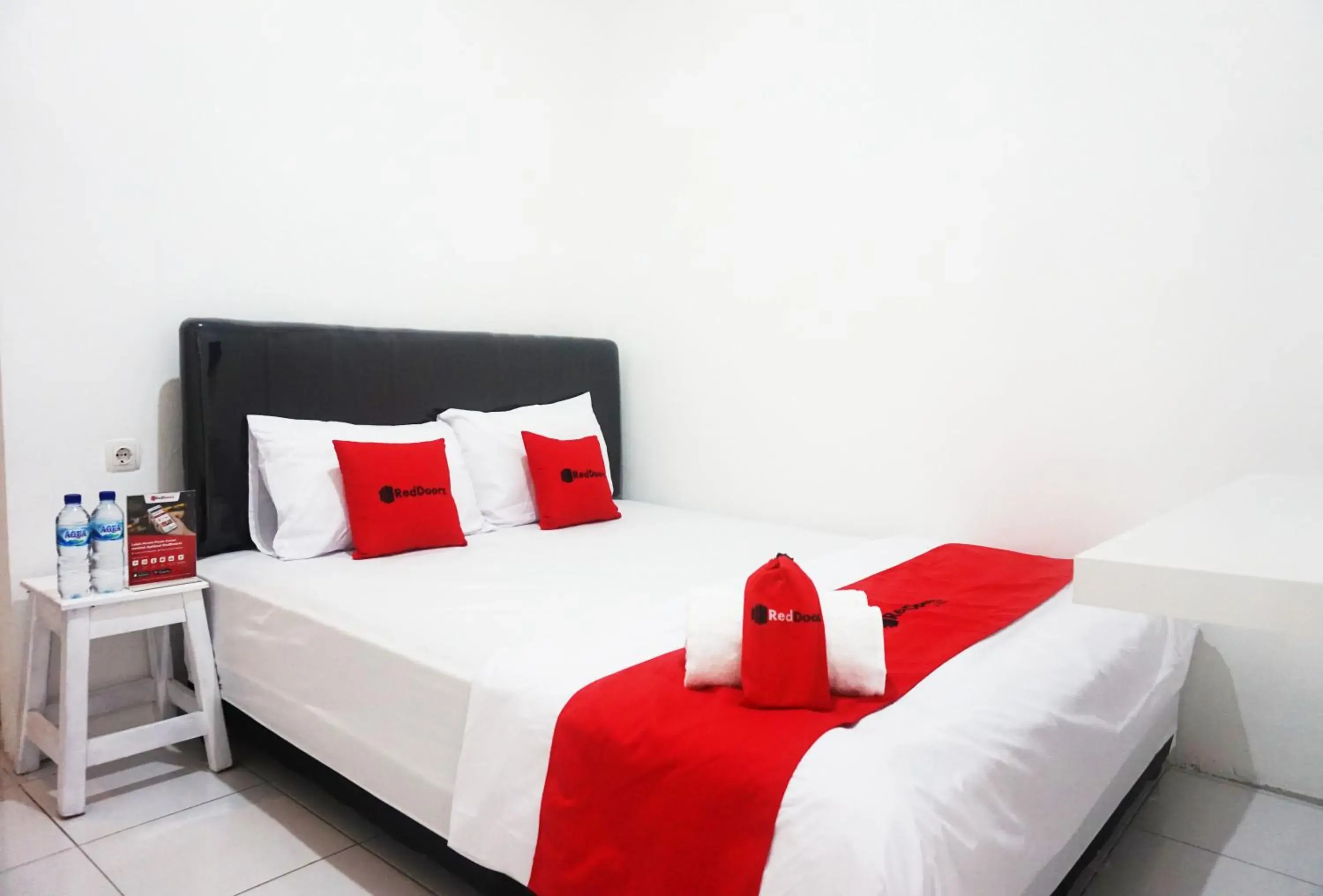 Bed in RedDoorz @ Jalan Tanjung Blitar Bed in RedDoorz @ Jalan Tanjung Blitar