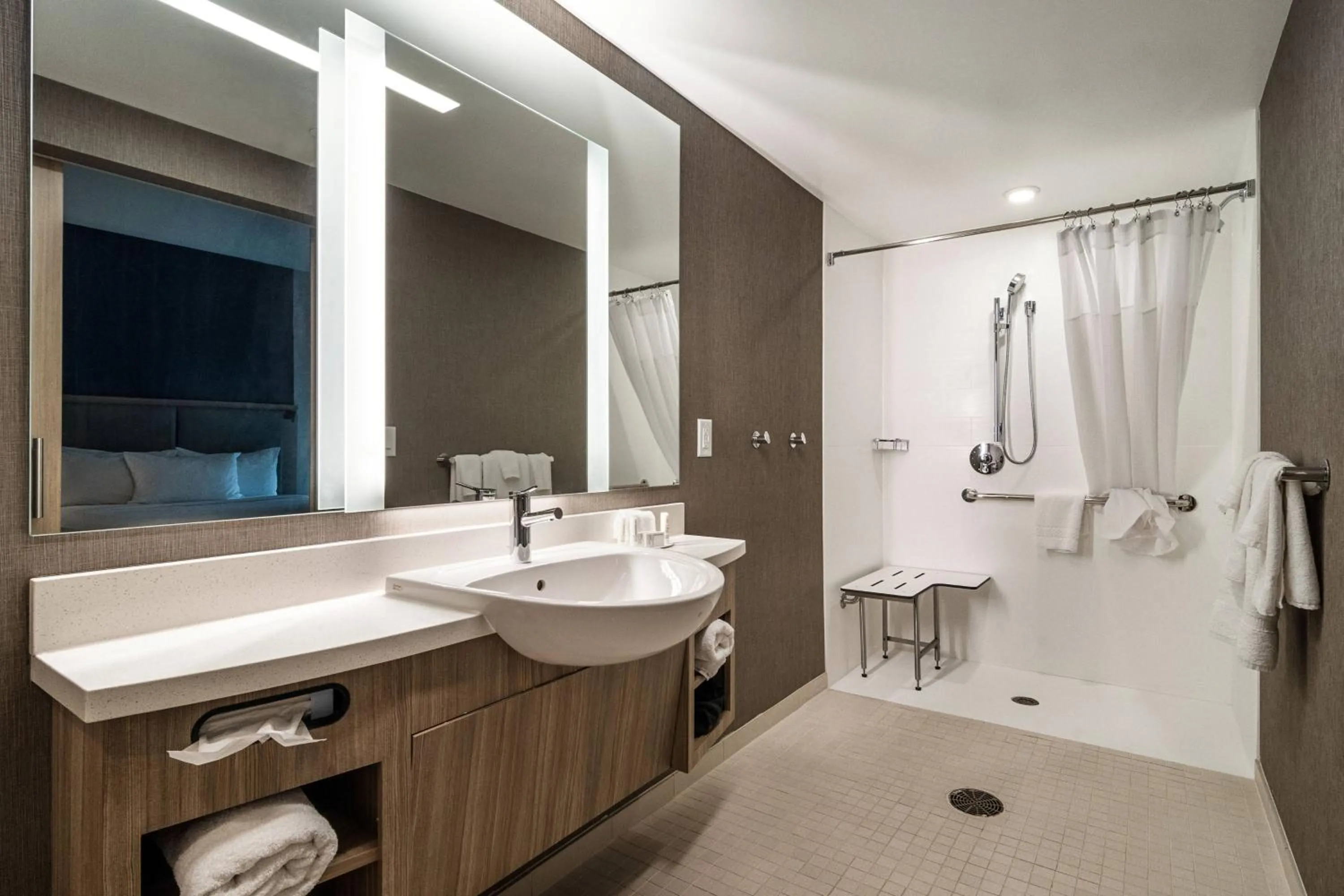 Bathroom in SpringHill Suites By Marriott Charleston Airport & Convention Center