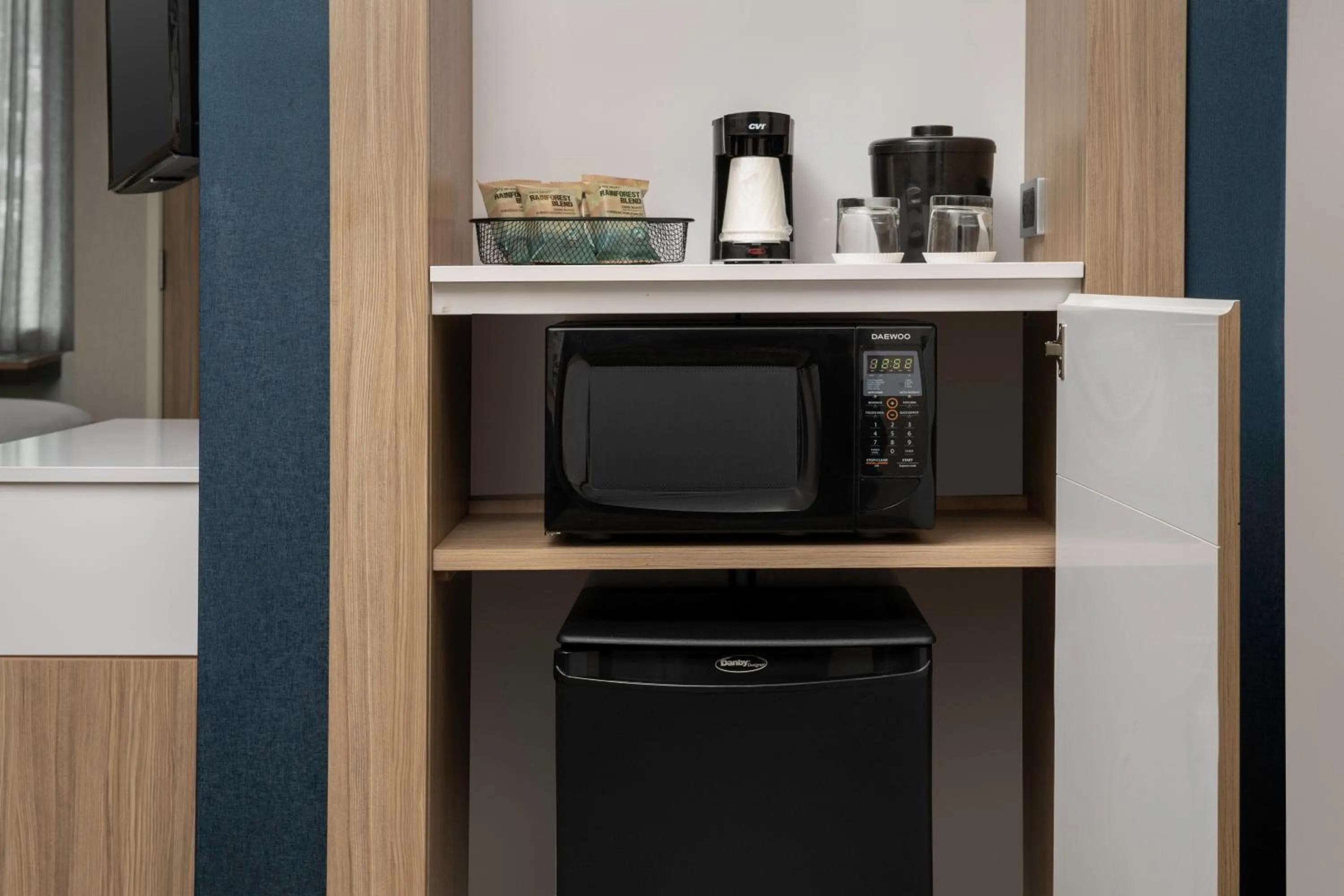 Kitchen or kitchenette in SpringHill Suites By Marriott Charleston Airport & Convention Center