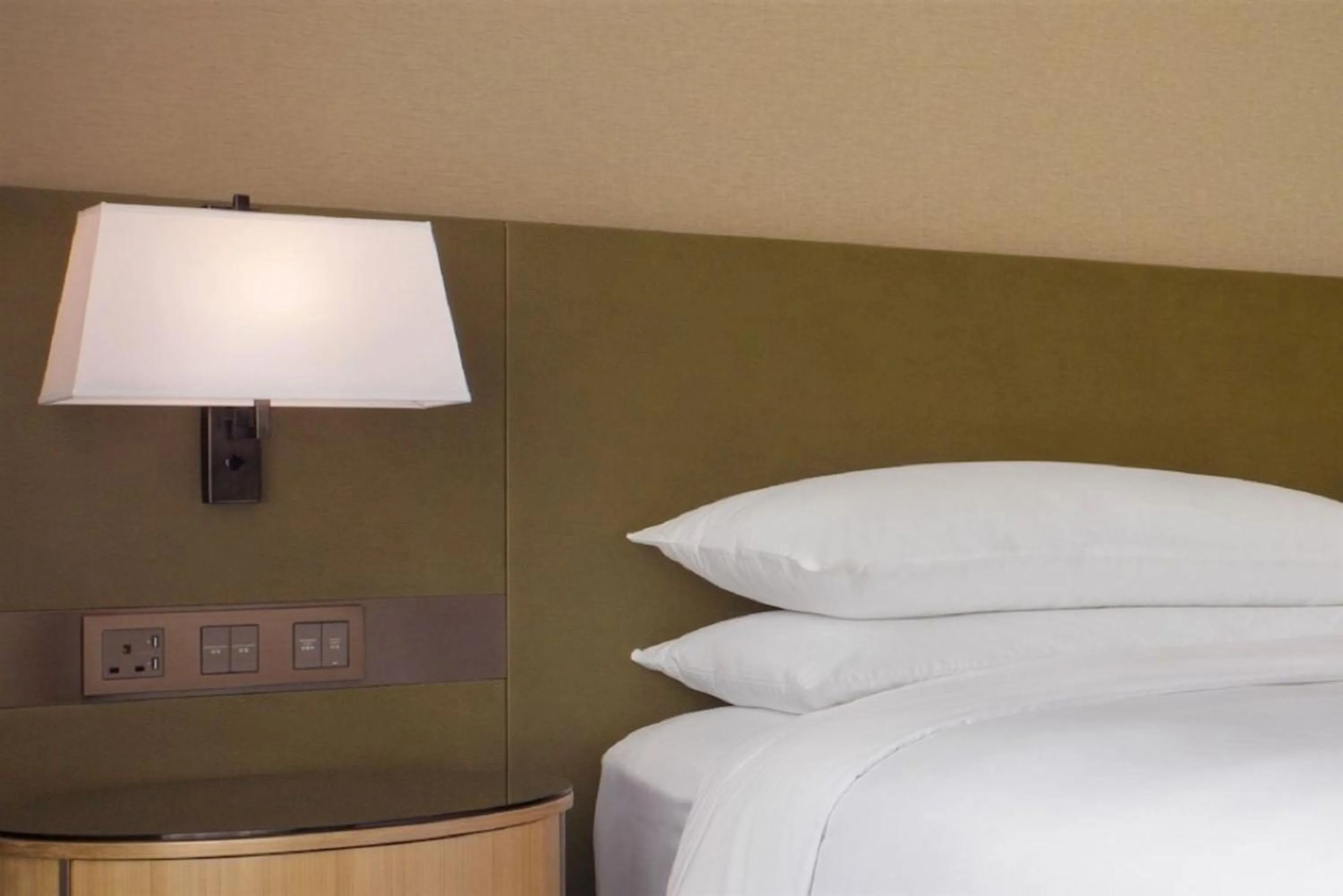 Bed in Sheraton Hong Kong Tung Chung Hotel