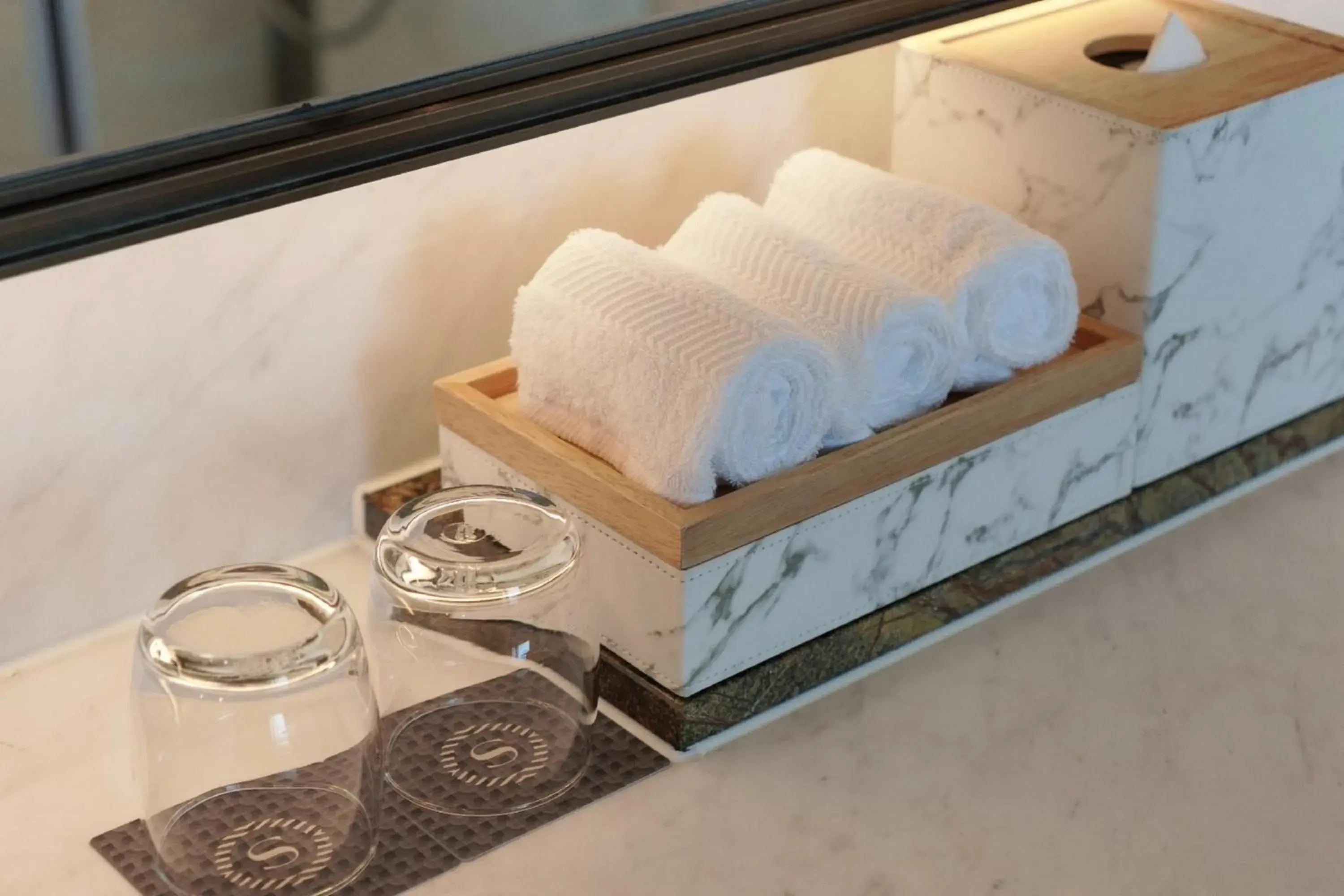 Premier Ocean View Suite, Executive lounge access, Suite in Sheraton Hong Kong Tung Chung Hotel Premier Ocean View Suite, Executive lounge access, Suite in Sheraton Hong Kong Tung Chung Hotel