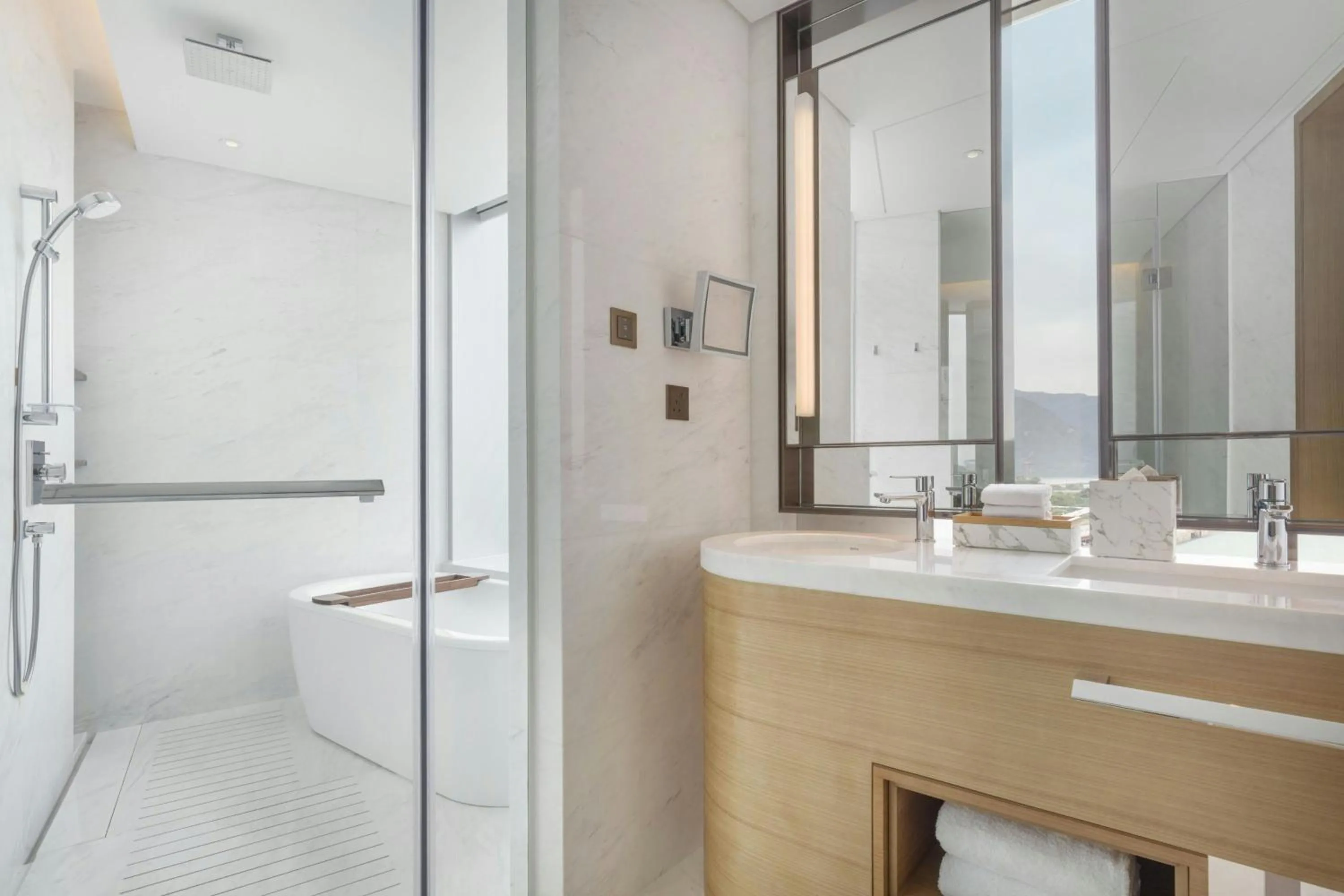 Bathroom in Sheraton Hong Kong Tung Chung Hotel